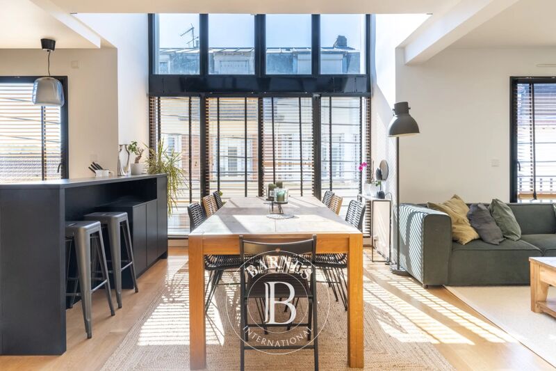 Le Chesnay/edge of Versailles - Magnificent 145m² (1,561 sq ft) top floor duplex apartment - 3 bedrooms and 1 office - 2 living rooms - 4 parking spaces