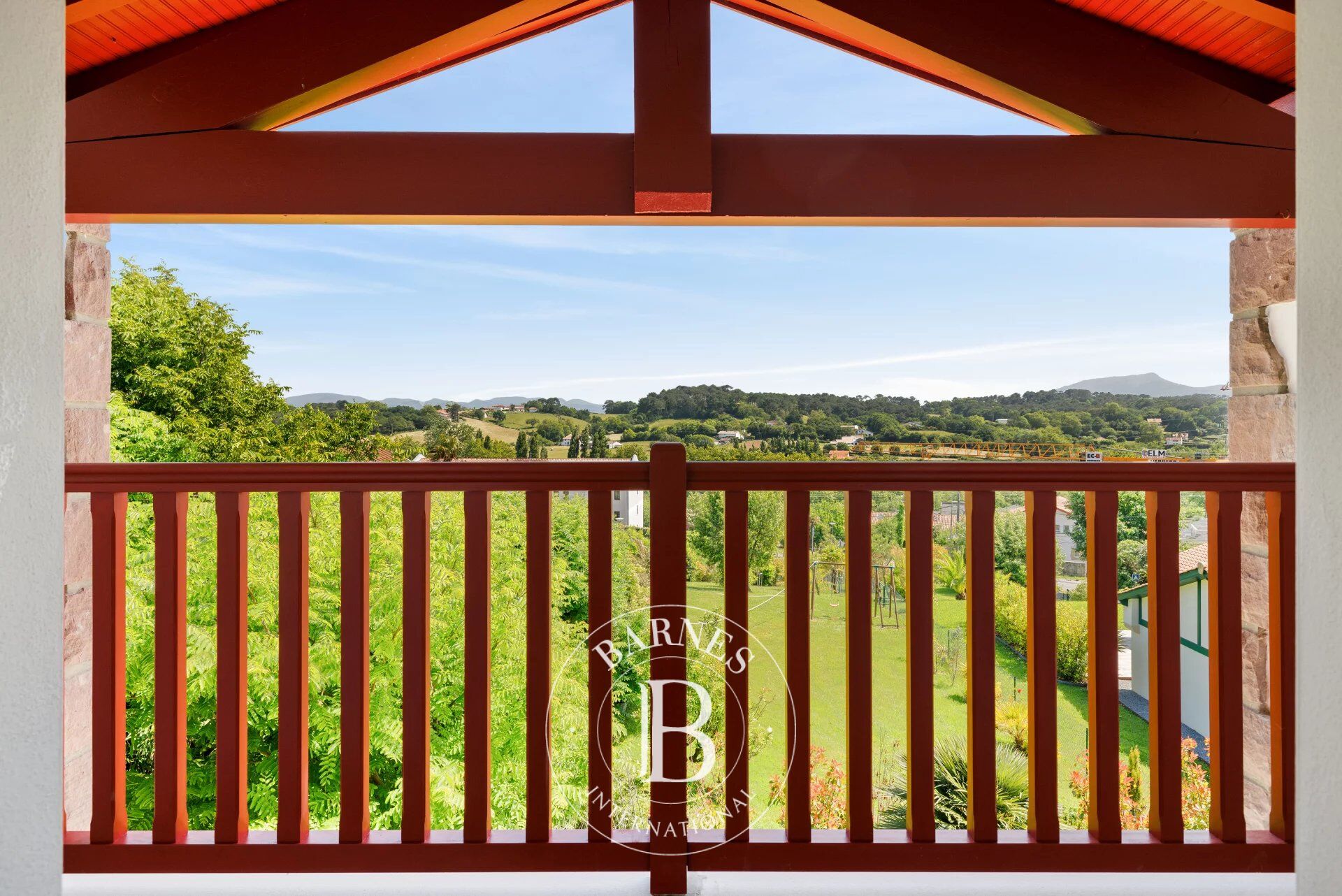 BIDART, MAISON ENTIÈREMENT RÉNOVÉE DE 265 M², VUE DÉGAGÉE SUR LES MONTAGNES - picture 1