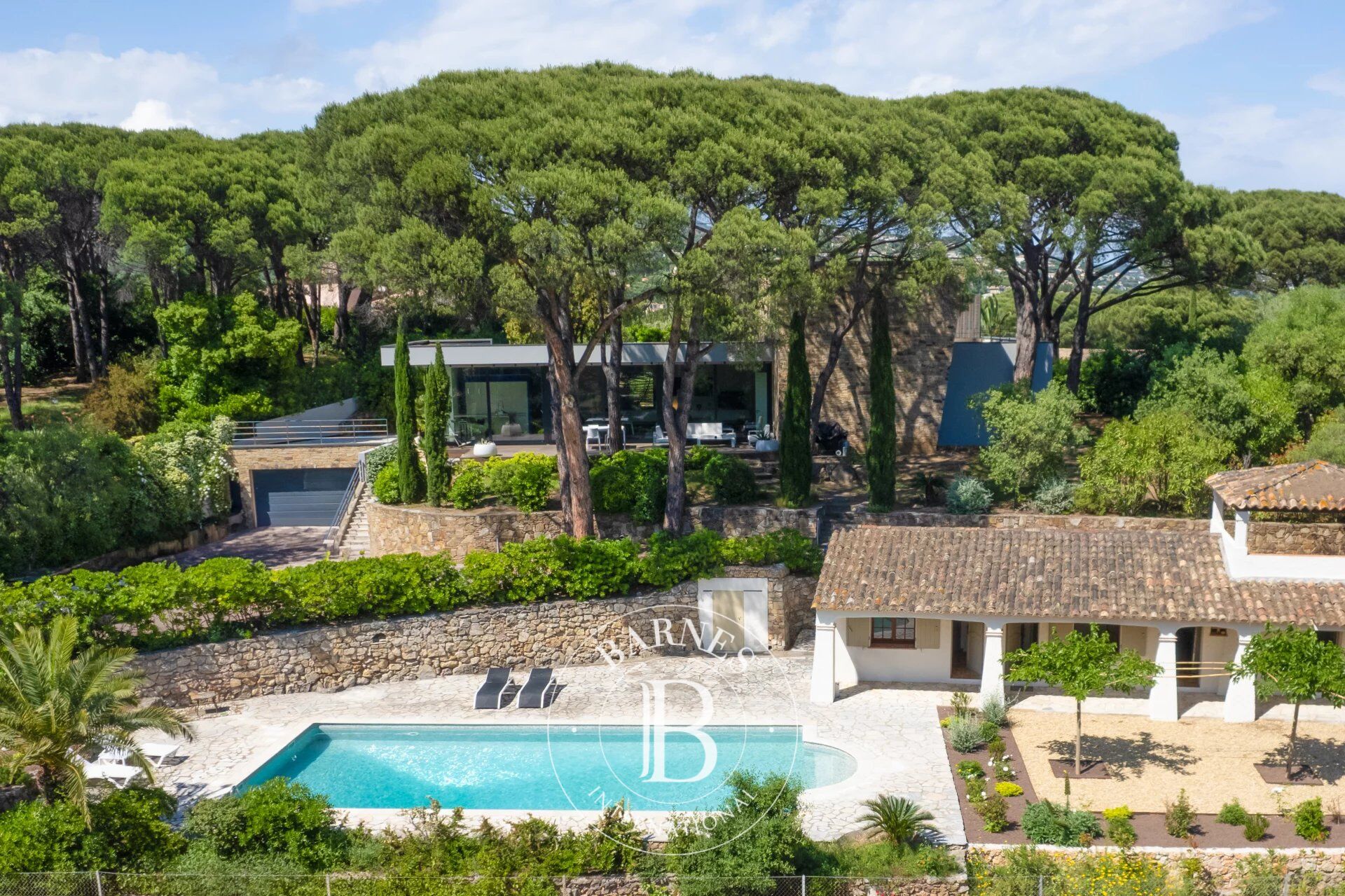 CO-EXCLUSIVITÉ -SAINTE-MAXIME - VILLA MODERNE - PISCINE - TENNIS - PROCHE DES PLAGES - picture 2