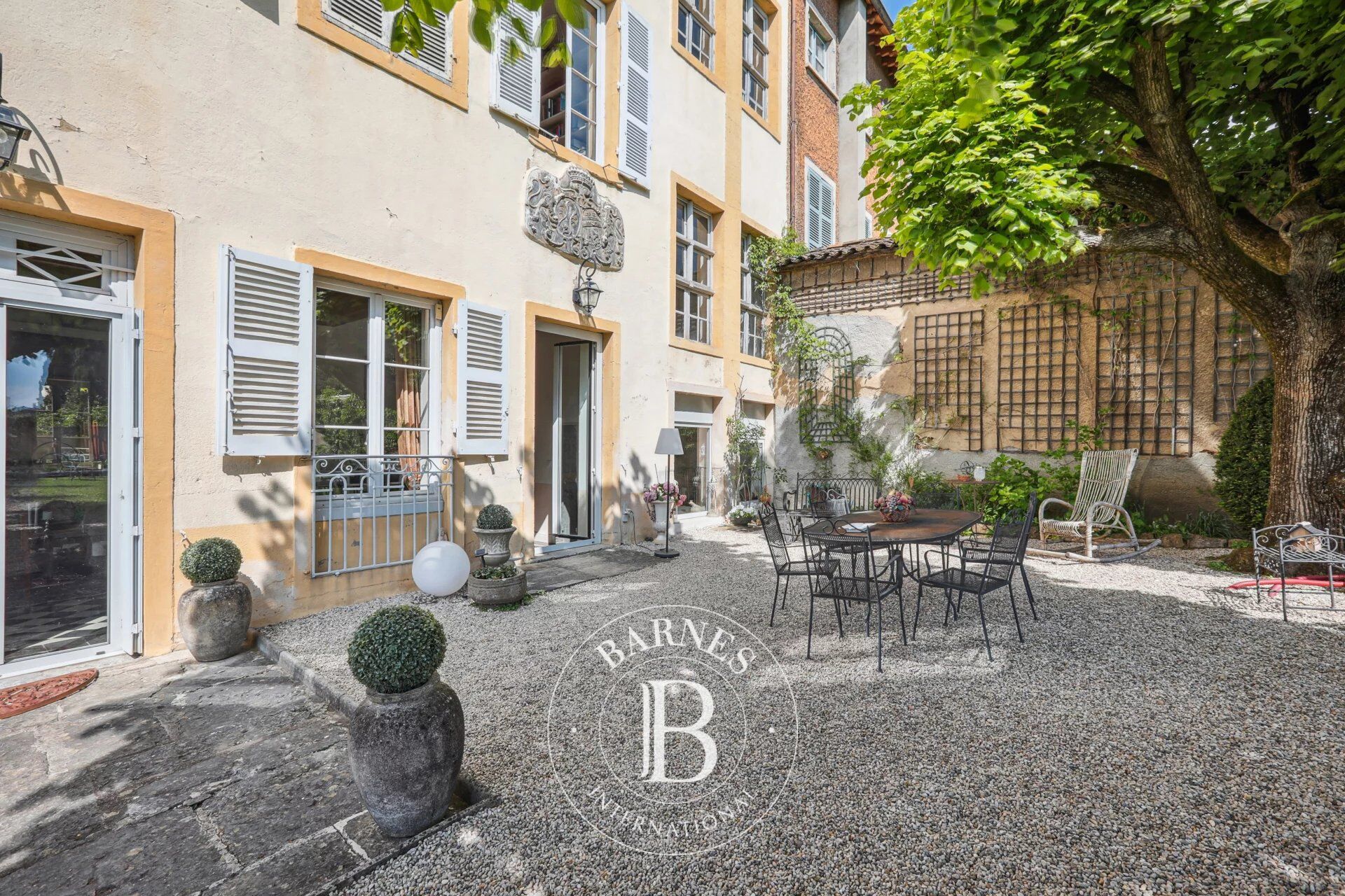 SAINT DIDIER AU MONT D'OR - Maison/Appartement de 225 m² - 6 chambres - 1 bureau - greniers - jardin de 600m² - place de stationnement - picture 1