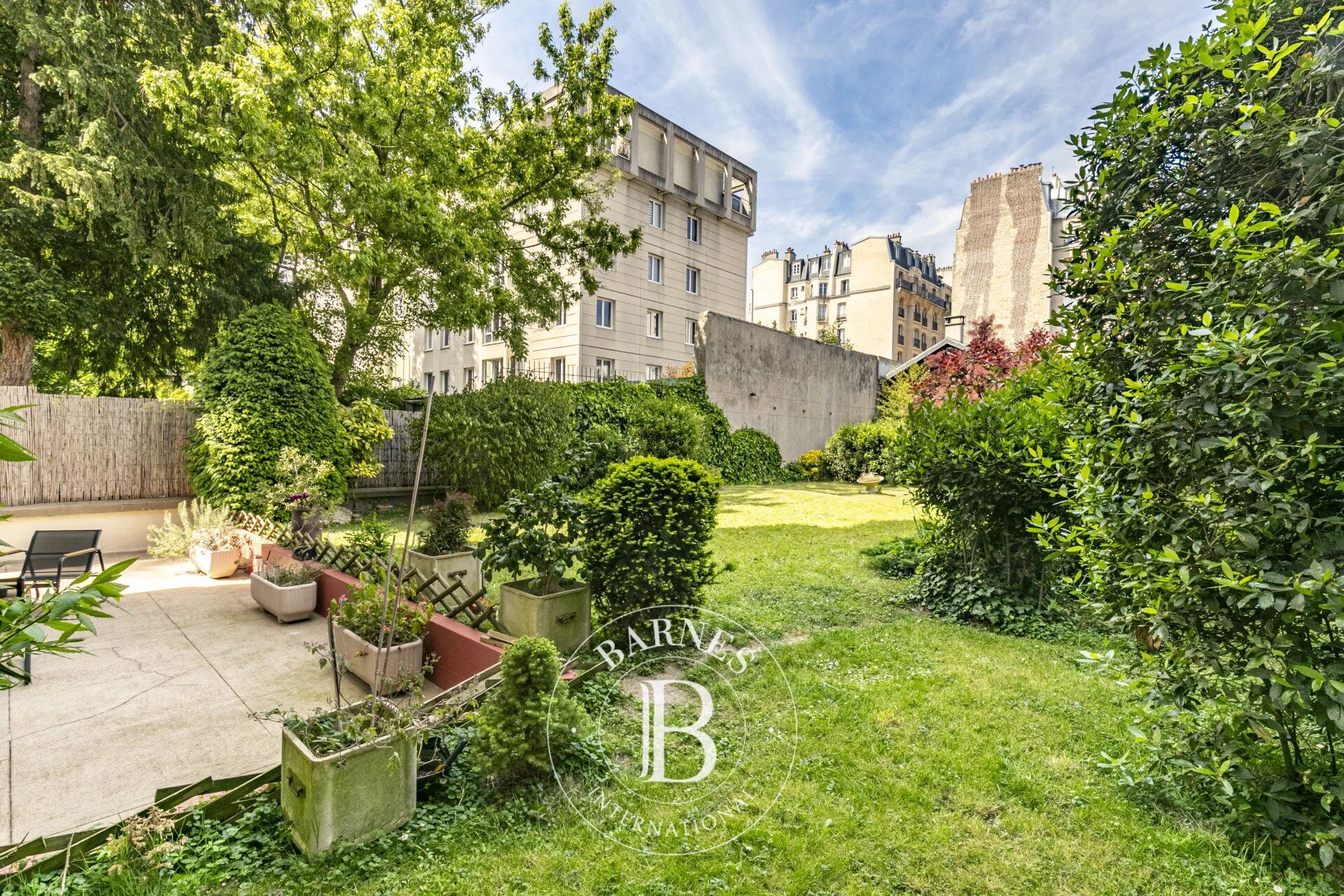 PARIS 15 - COMMERCE/JAVEL - APPARTEMENT DE 69M² - 2 CHAMBRES - JARDIN DE 368M² - picture 2