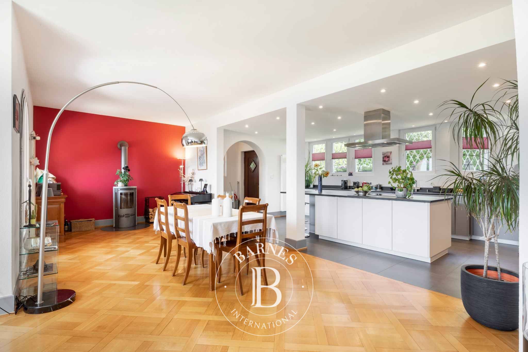 Villa Montreux - picture 7