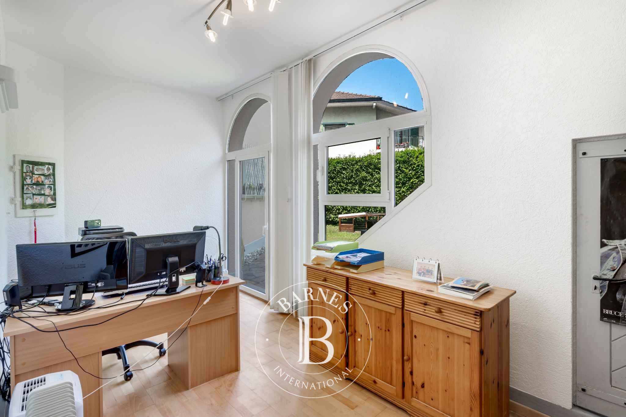 Villa Montreux - picture 15