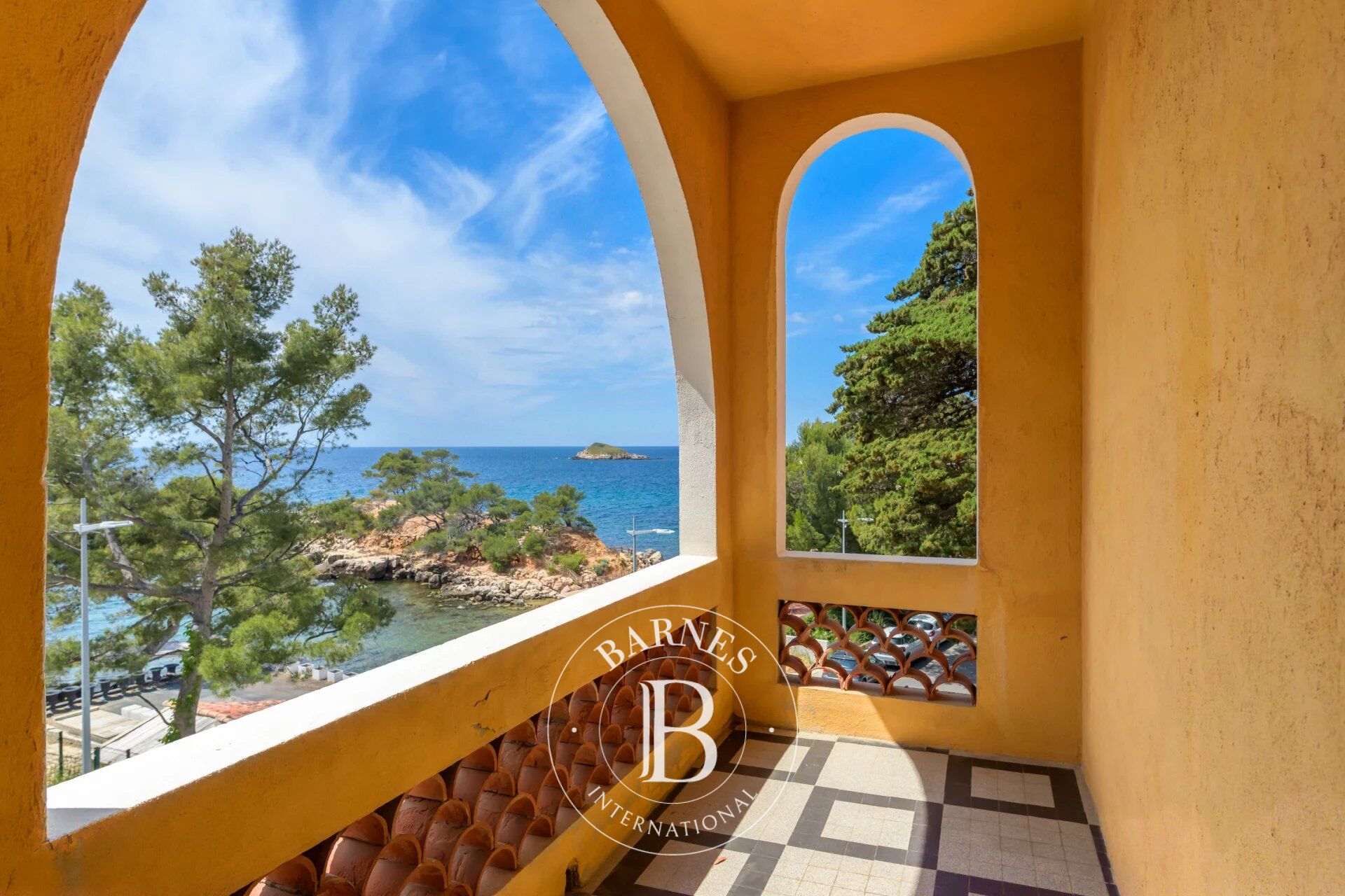 Villa Bandol - picture 1
