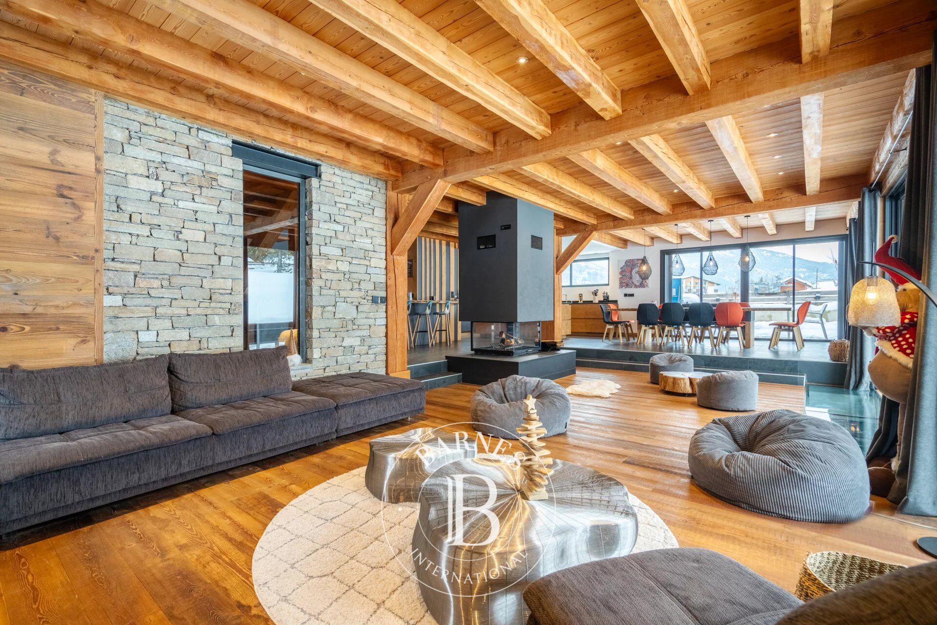 VENTE - SERRE-CHEVALIER - PIEDS DE PISTES - CHALET GRAND LUXE  - SPA - picture 3