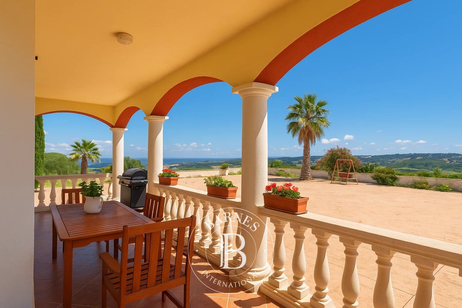 Prestigious Villa with Panoramic View in Santa Marinella - picture 3