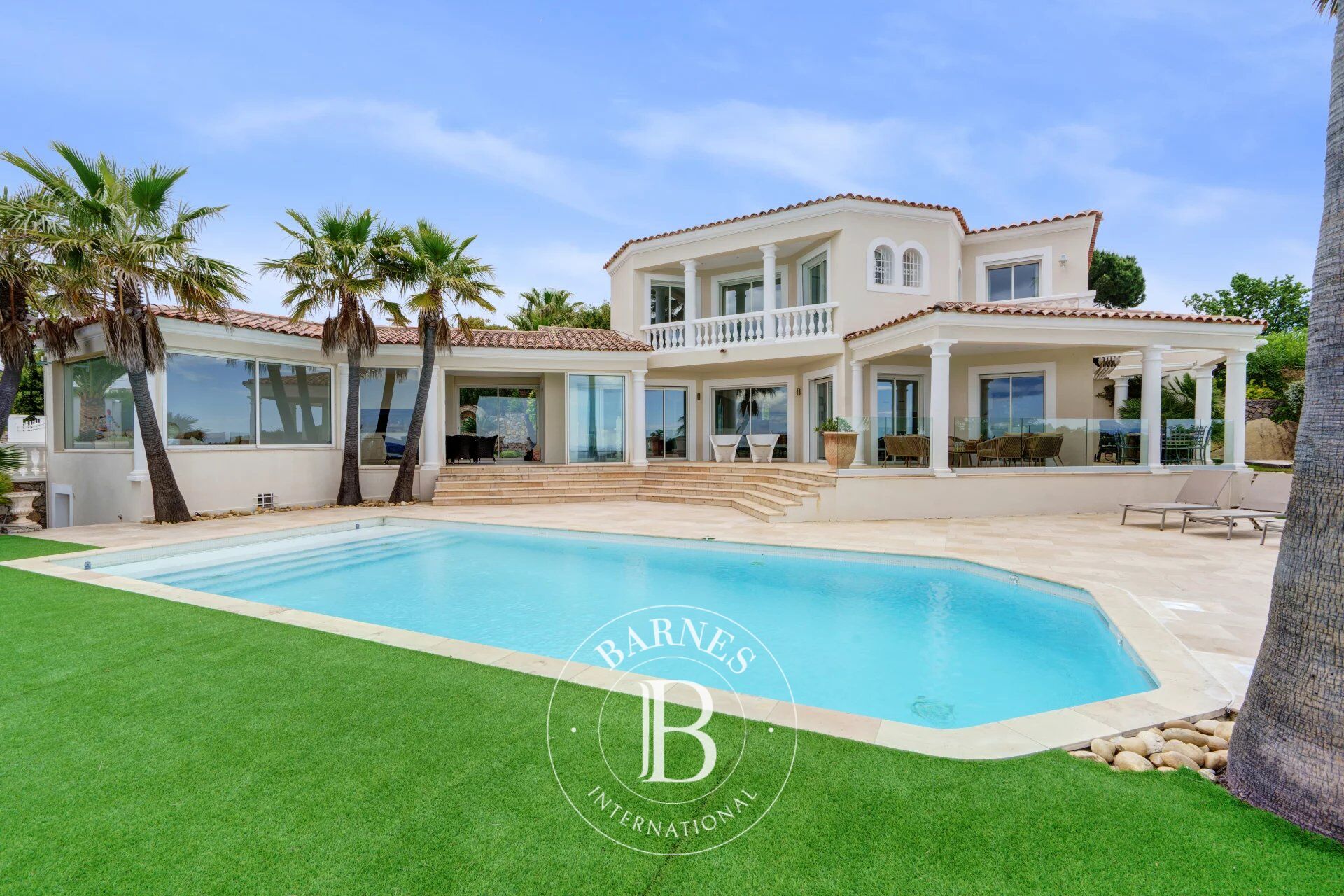 LOCATION SAISONNIÈRE - SAINTE-MAXIME - VILLA VUE MER - 6 CHAMBRES - PISCINE - picture 2