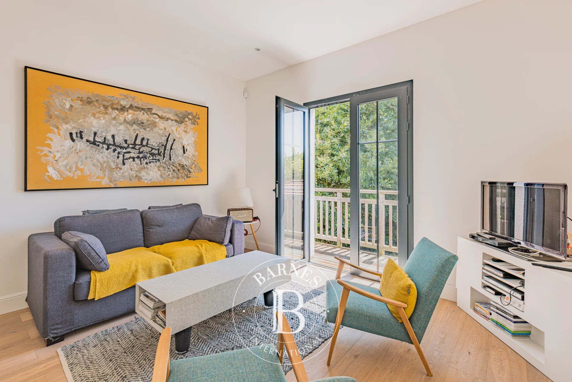 VILLA ARCACHONNAISE RÉNOVÉE AVEC DÉPENDANCE ET JARDIN EN VILLE D’HIVER À ARCACHON - picture 3