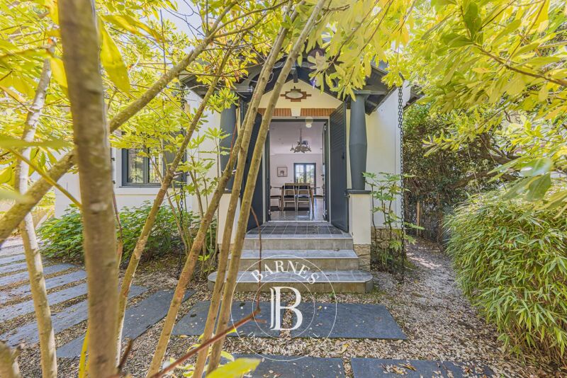 VILLA ARCACHONNAISE RÉNOVÉE AVEC DÉPENDANCE ET JARDIN EN VILLE D’HIVER À ARCACHON