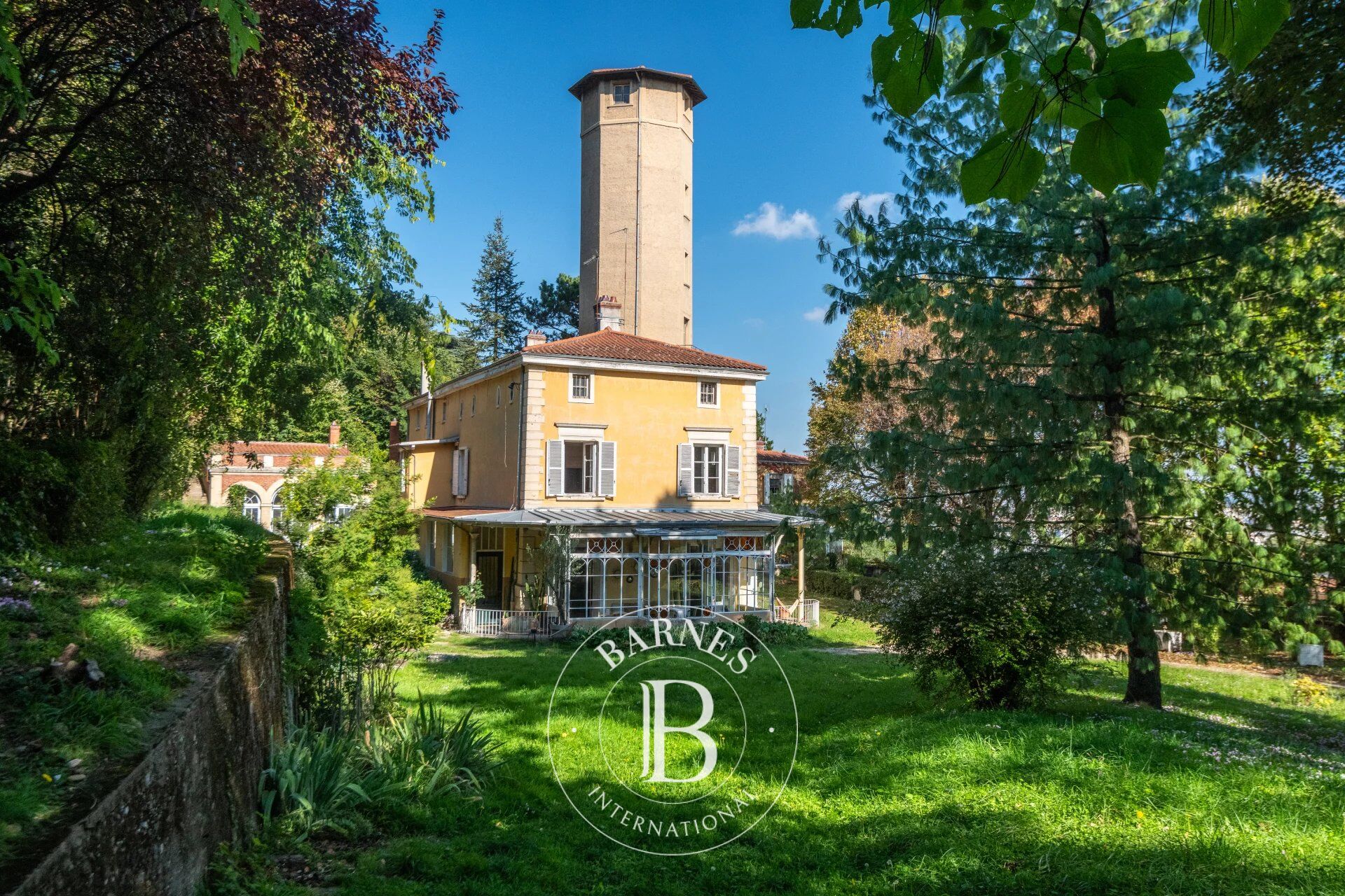Sainte-Foy-Les-Lyon - 17th/19th century character house, with a surface area of approximately 1200 sqm - 1.265 ha park - Barn - 8 bedrooms - picture 2
