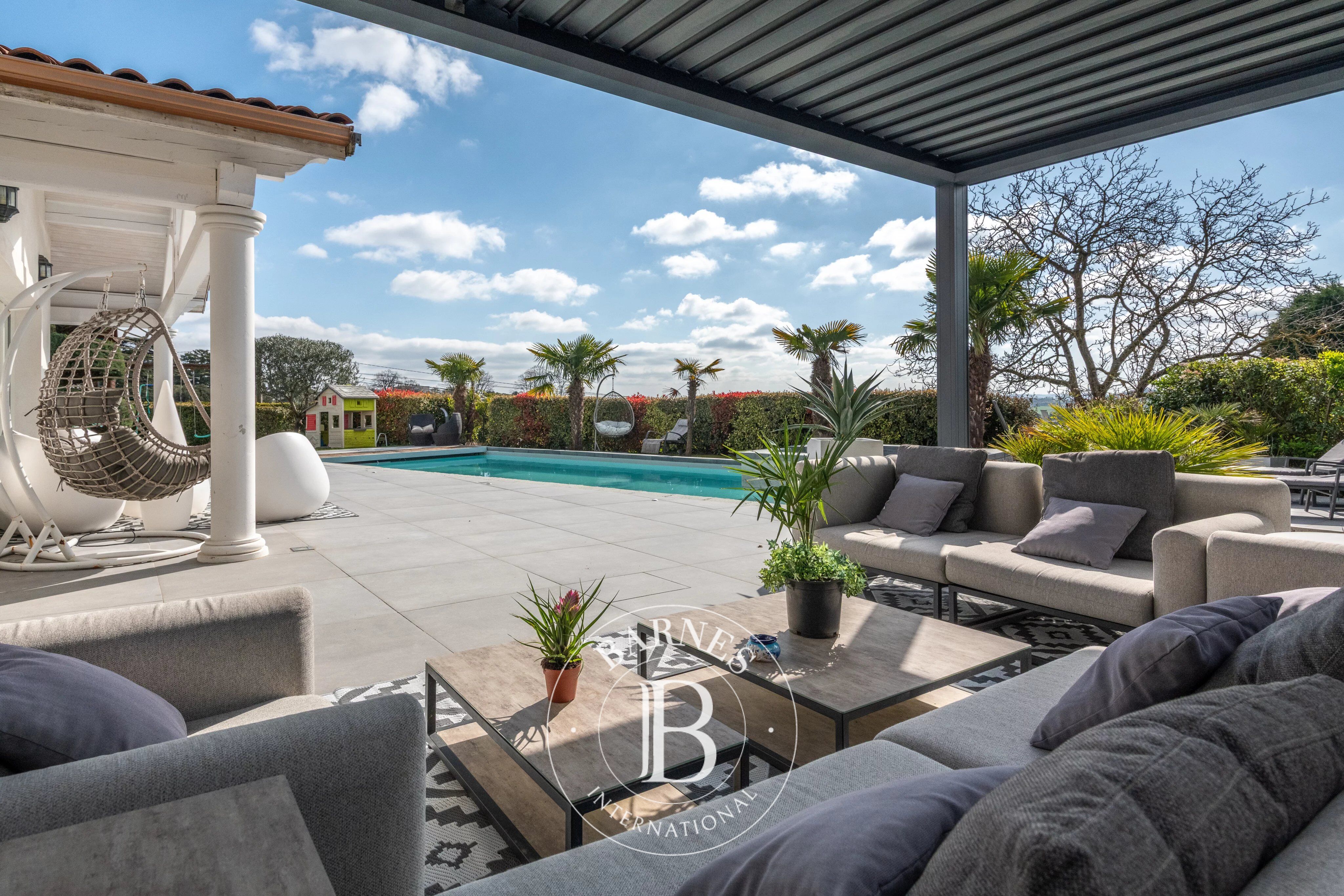 Casa Saint-Genis-Laval - picture 1