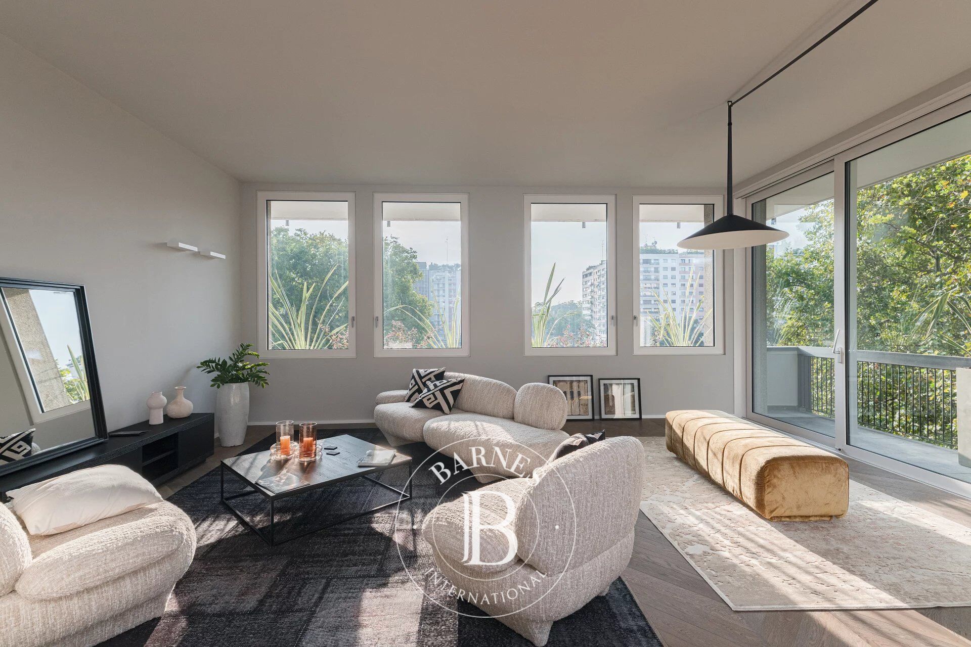 Élégance contemporaine à Piazza della Repubblica - picture 1