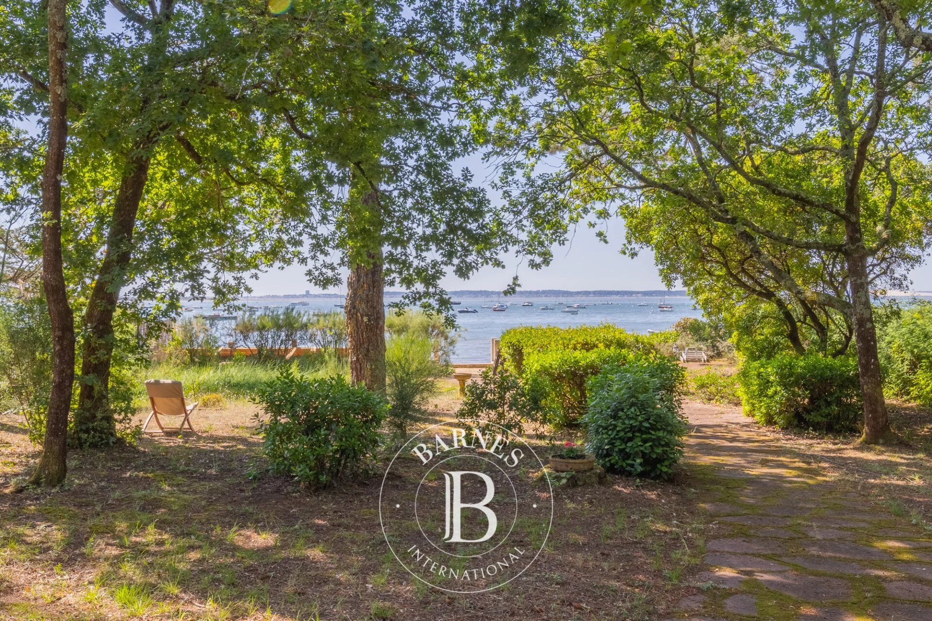 VILLA EN PREMIÈRE LIGNE AVEC VUE PANORAMIQUE ET ACCÈS DIRECT À LA PLAGE, À LA POINTE AUX CHEVAUX (PRESQU'ÎLE DU CAP FERRET) - picture 1