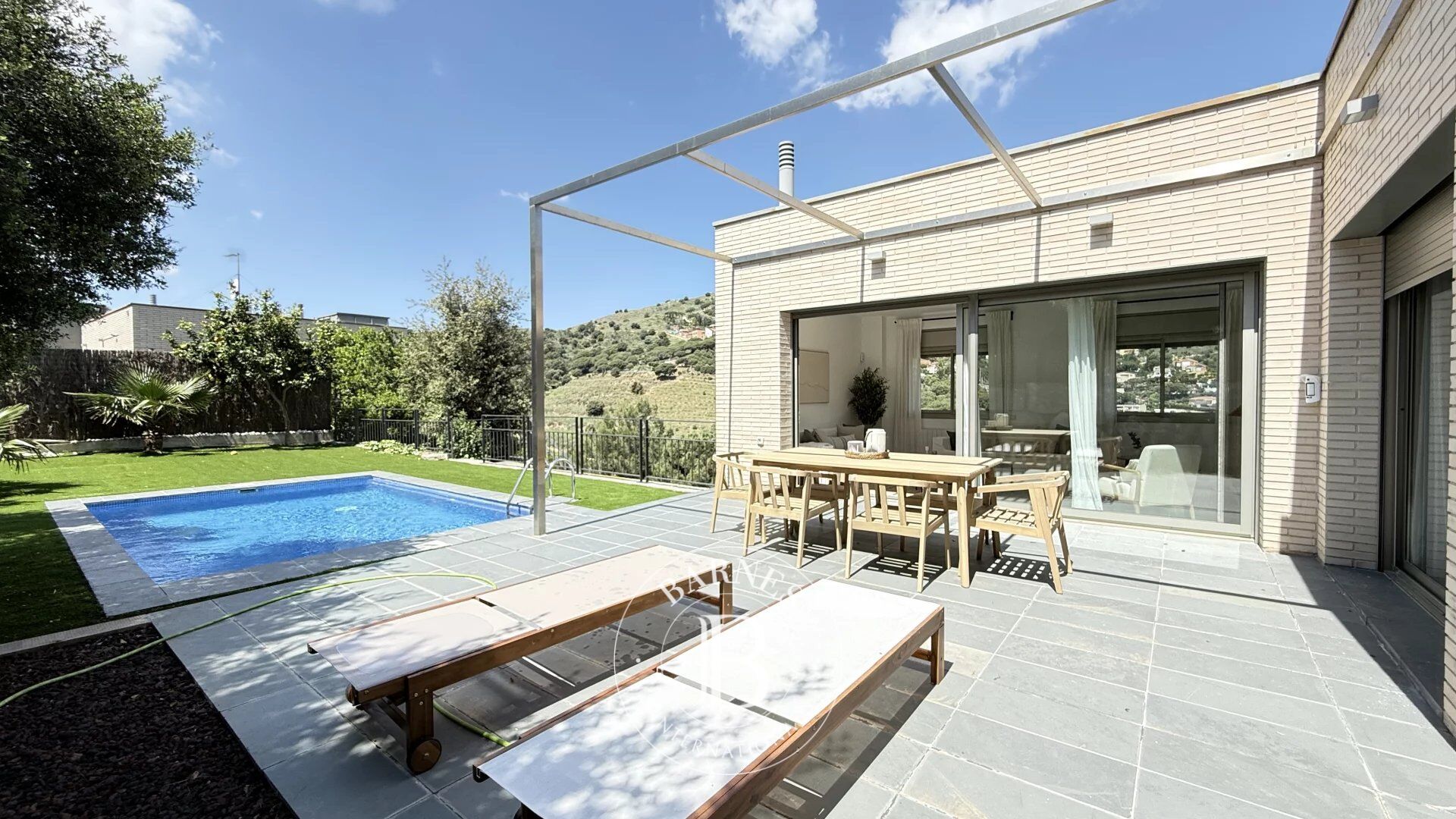 Exclusiva Casa con ascensor en Alella con Jardín y Piscina, Barcelona. - picture 1