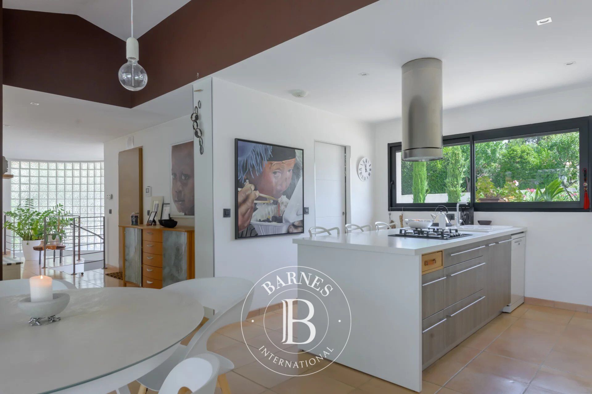 EMPTY RENTAL - CASSIS - VILLA - 188 M² - 4 BEDROOMS - GARDEN 3 200 M² - PISCINE -  TERRACE - GARAGE. - picture 3