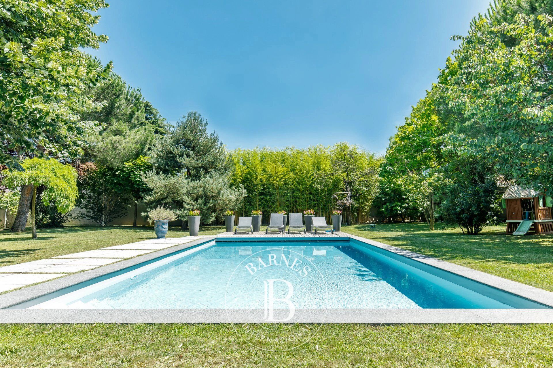 Caluire - Propriété d'exception de 302 m² - 6 chambres -  Jardin de 2260 m² - piscine - cave - garage et annexes - picture 2