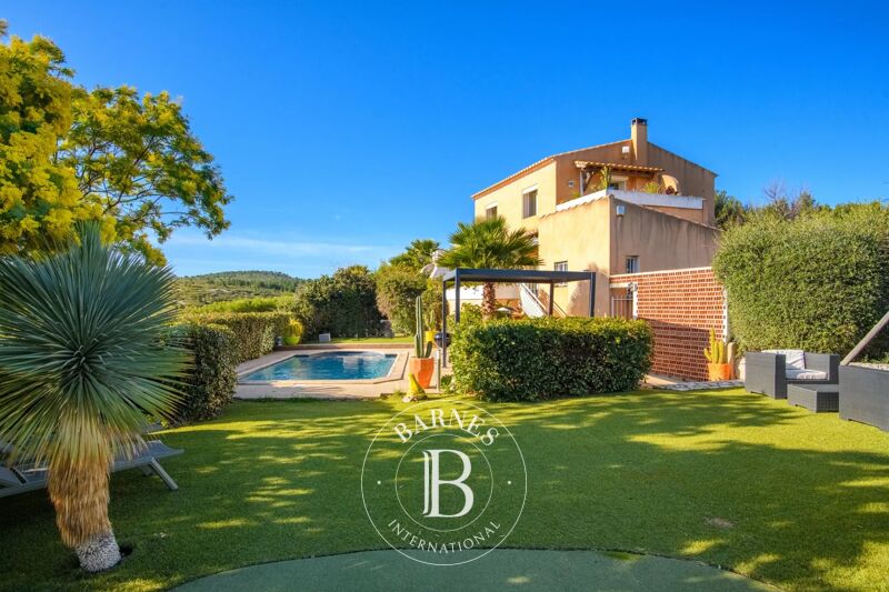 VENTE - CASSIS - MAISON MEDITERRANÉENNE - VUE MER ET COLLINES -  PISCINE -5 CHAMBRES