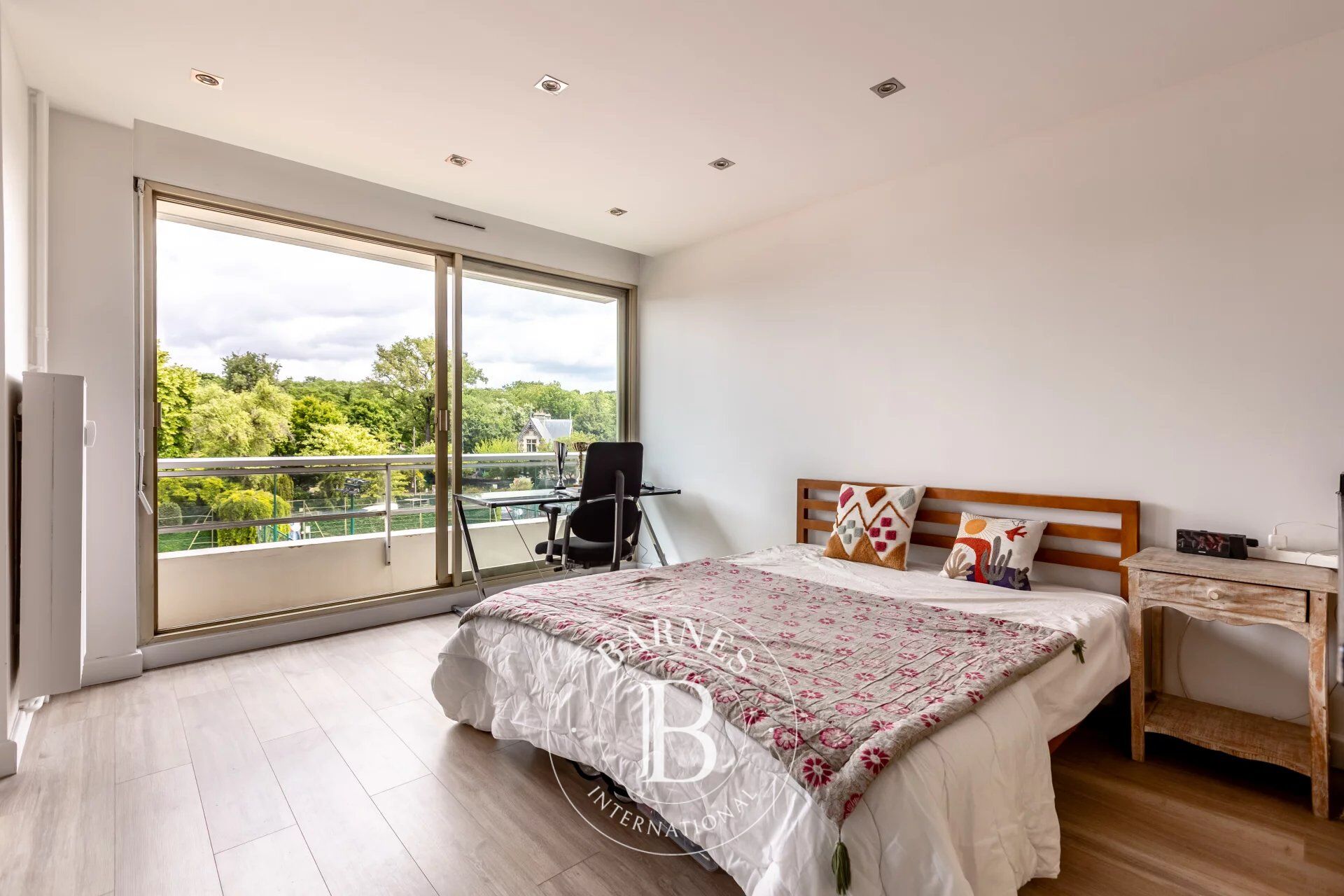 Barnes - North Boulogne Bois - Large studio apartment with balcony - picture 3