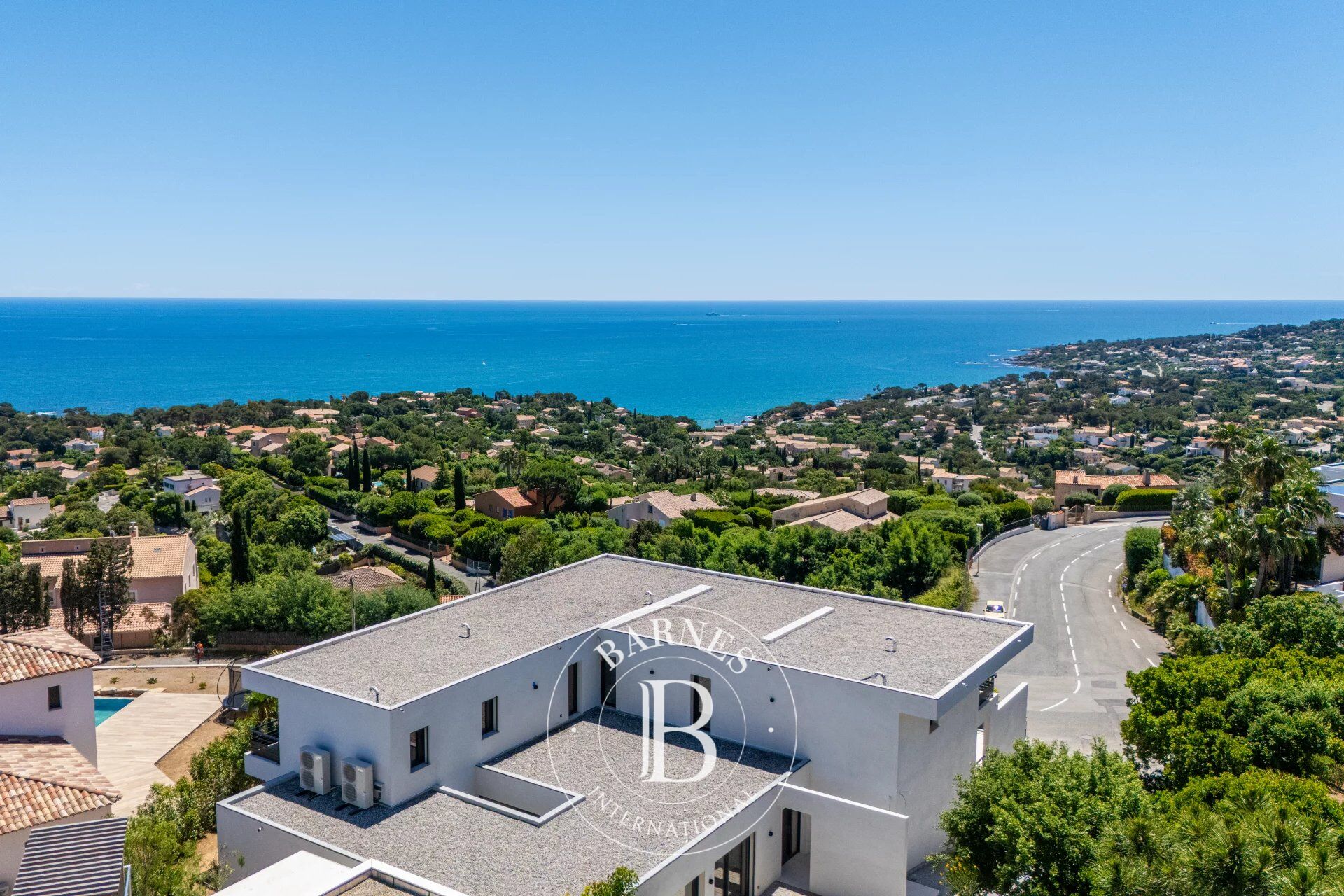 LES ISSAMBRES - VILLA NEUVE CONTEMPORAINE - VUE MER PANORAMIQUE - picture 3