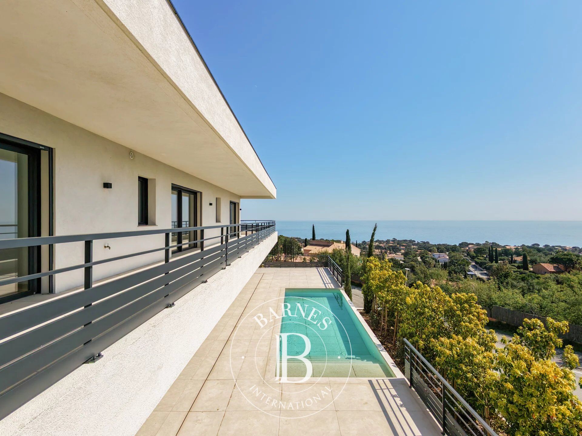 LES ISSAMBRES - VILLA CONTEMPORAINE - VUE MER PANORAMIQUE - picture 3