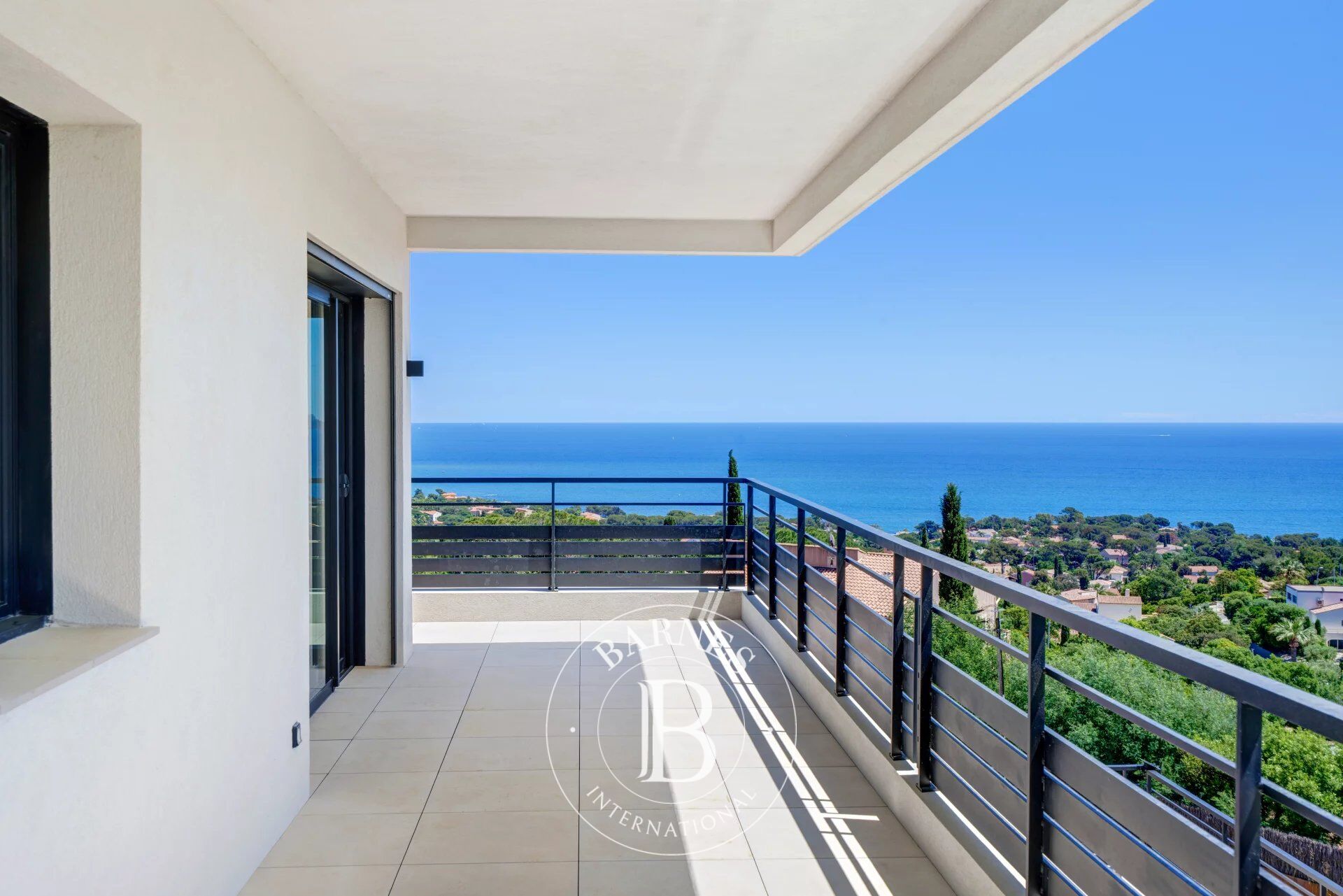 LES ISSAMBRES - VILLA NEUVE CONTEMPORAINE - VUE MER PANORAMIQUE - picture 1