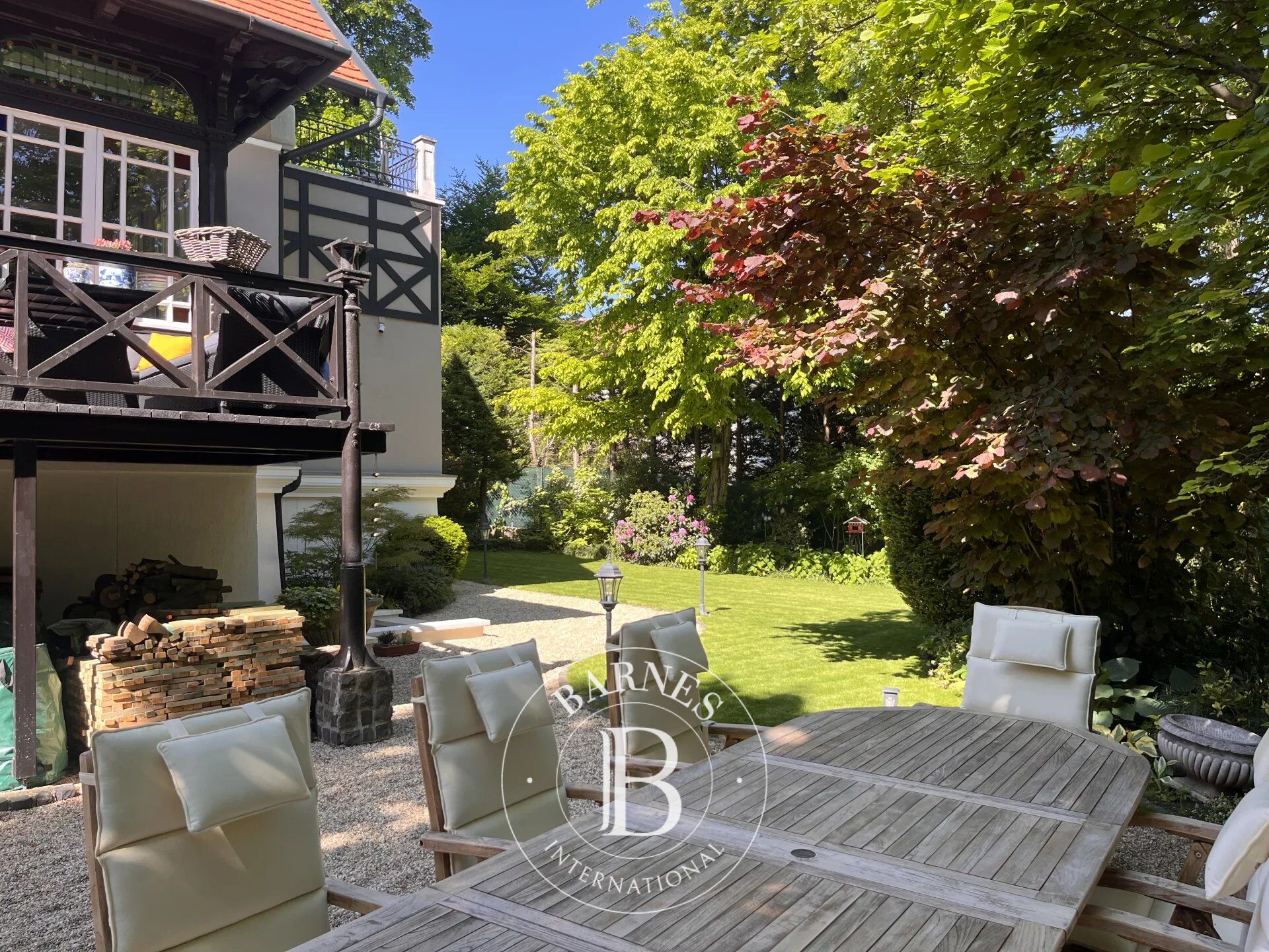 Swiss-Style Villa with Art Nouveau Motifs on Sváb hill - picture 3