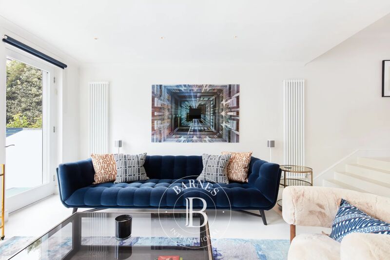 For Rent Townhouse | London - picture 3
