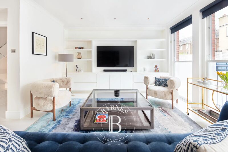 For Rent Townhouse | London - picture 1
