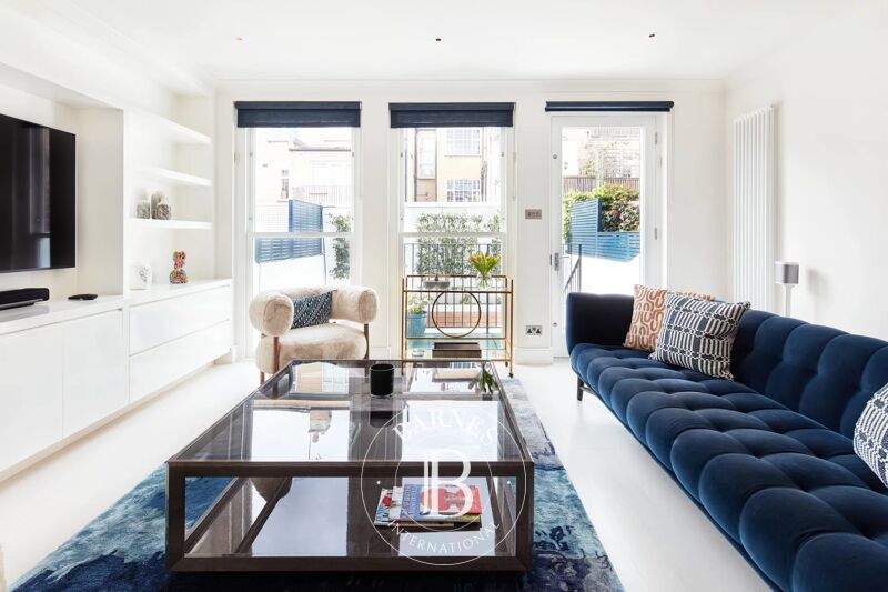 For Rent Townhouse | London - picture 2