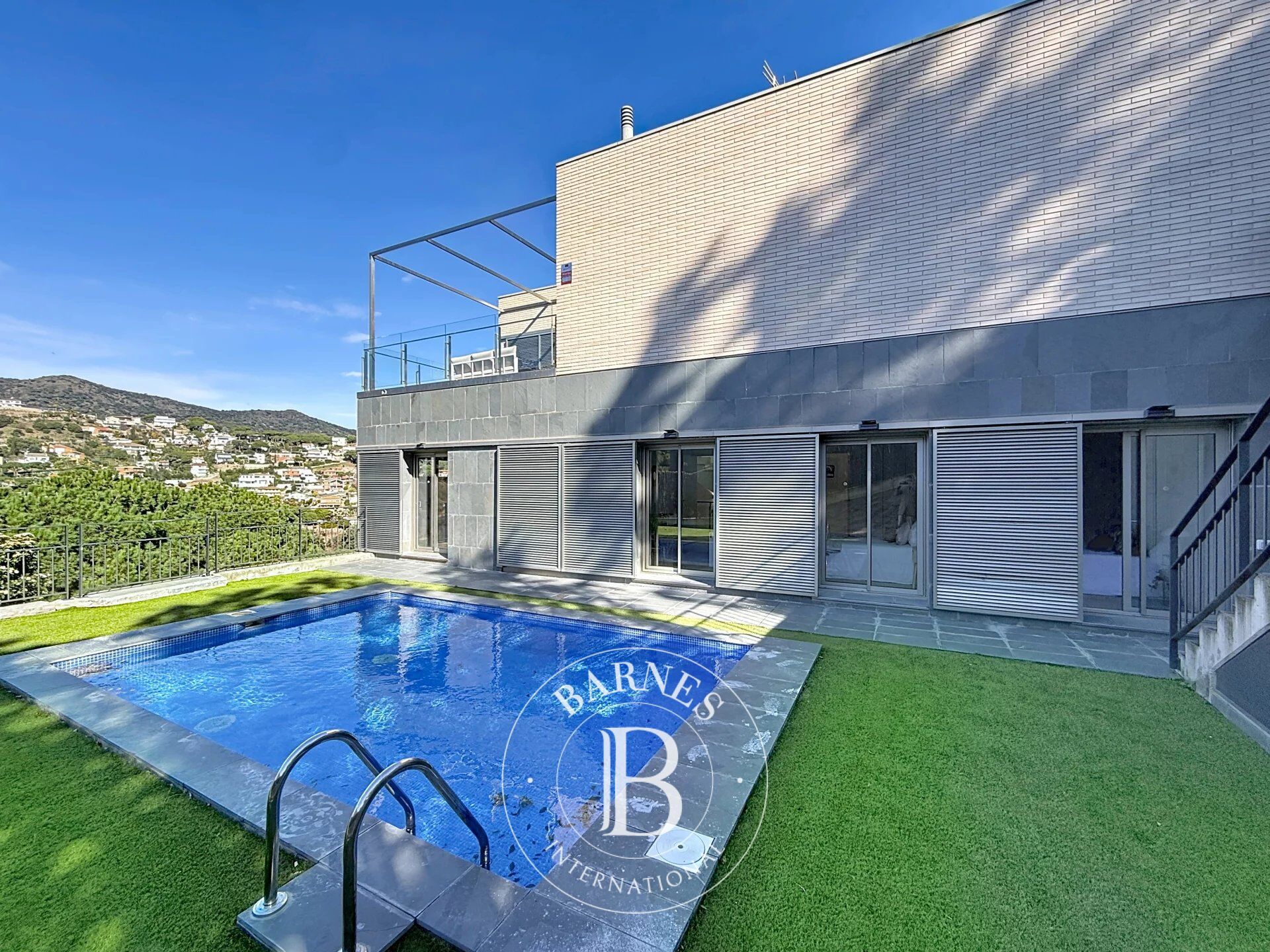 Casa con ascensor y piscina en Alella, Barcelona - picture 2