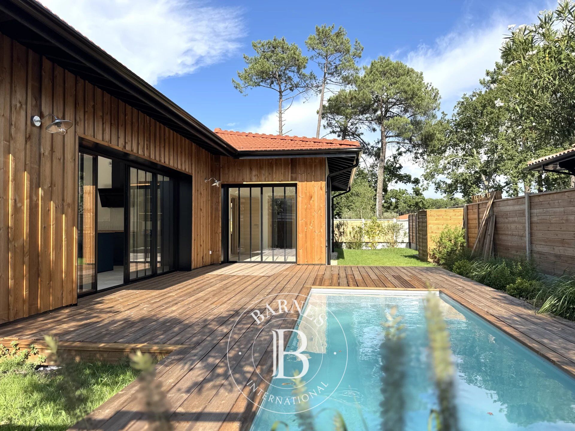 NEW SINGLE-STOREY VILLA WITH POOL IN LA TESTE-DE-BUCH, ON THE BASSIN D’ARCACHON - picture 1