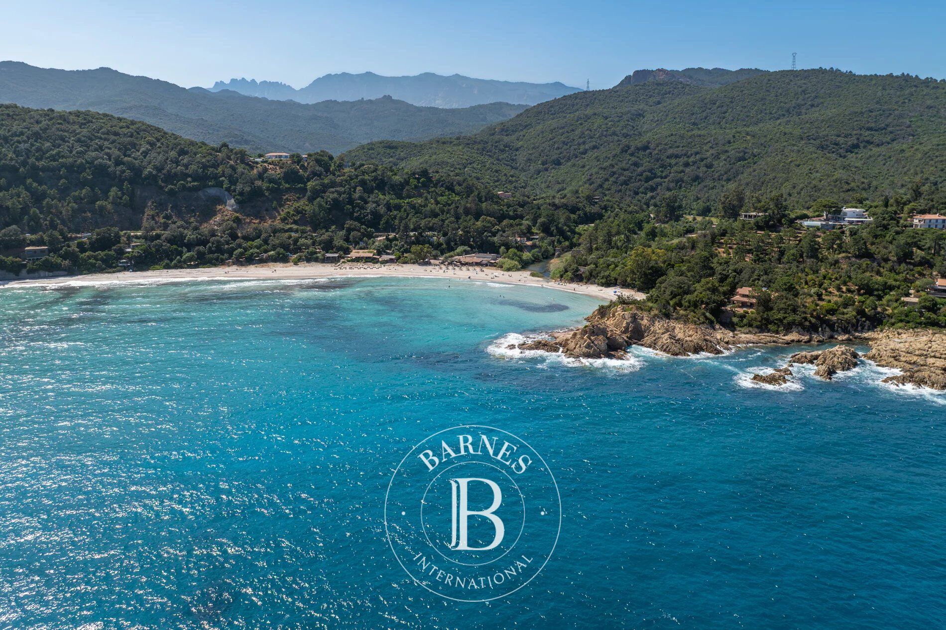 Plage de Canella, Sari-solenzara, pied dans l'eau, accès privé plage. - picture 2