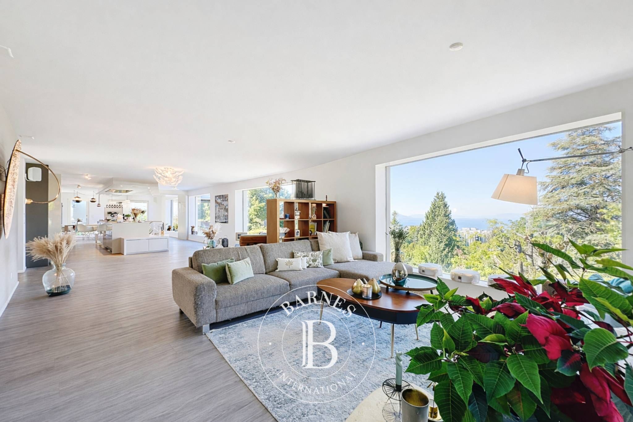 Villa moderne de standing de plus de 350 m² avec vue sur le lac - picture 2