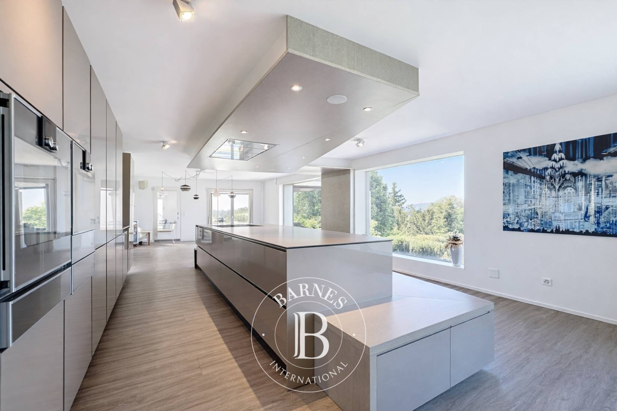 Villa moderne de standing de plus de 350 m² avec vue sur le lac - picture 3