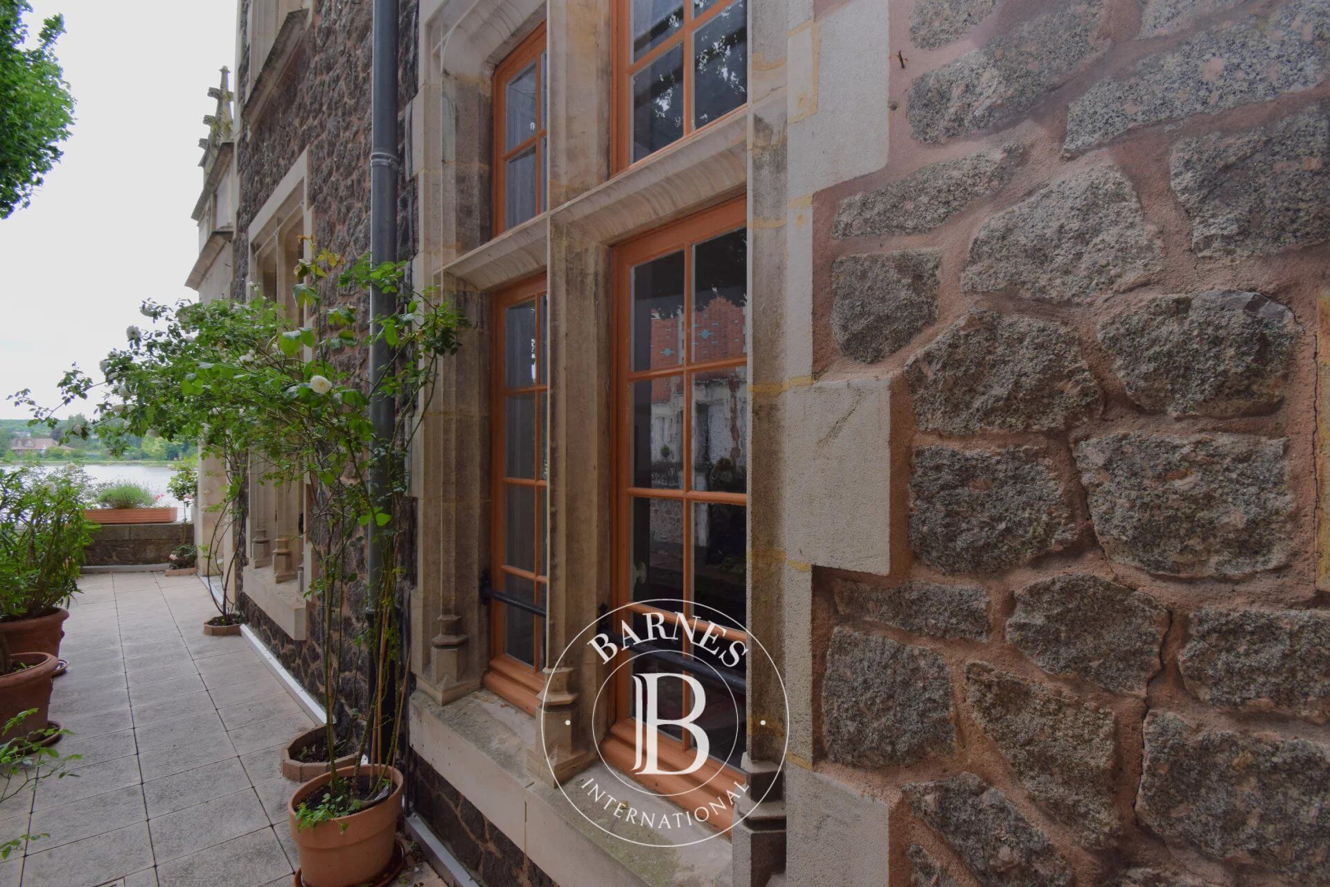 VICHY - APPARTEMENT RÉNOVÉ EN CENTRE-VILLE - picture 2