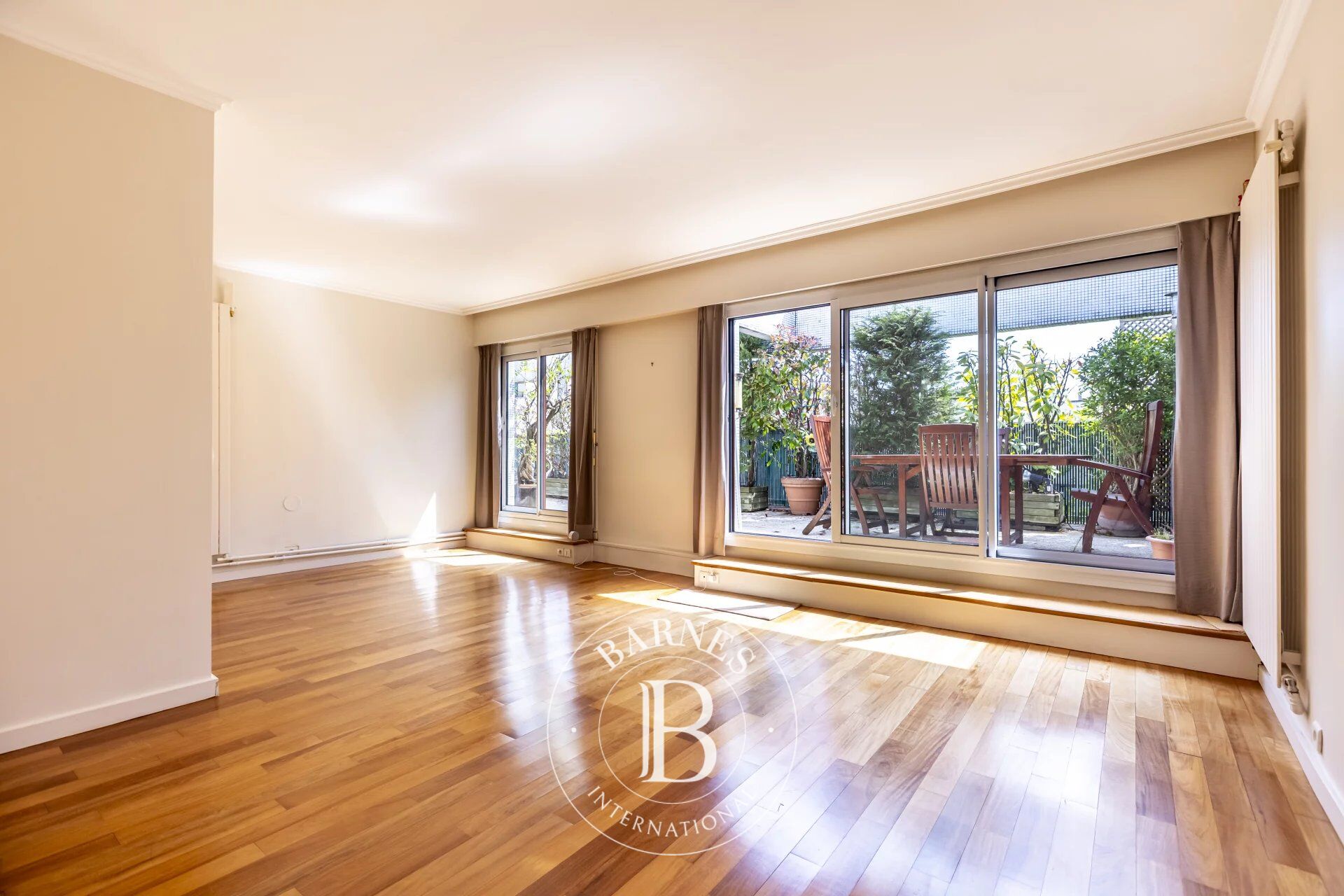 Exclusive Barnes listing - North Boulogne - 60m² (646 sq ft) apartment with 55m² (592 sq ft) step-free terrace - picture 2
