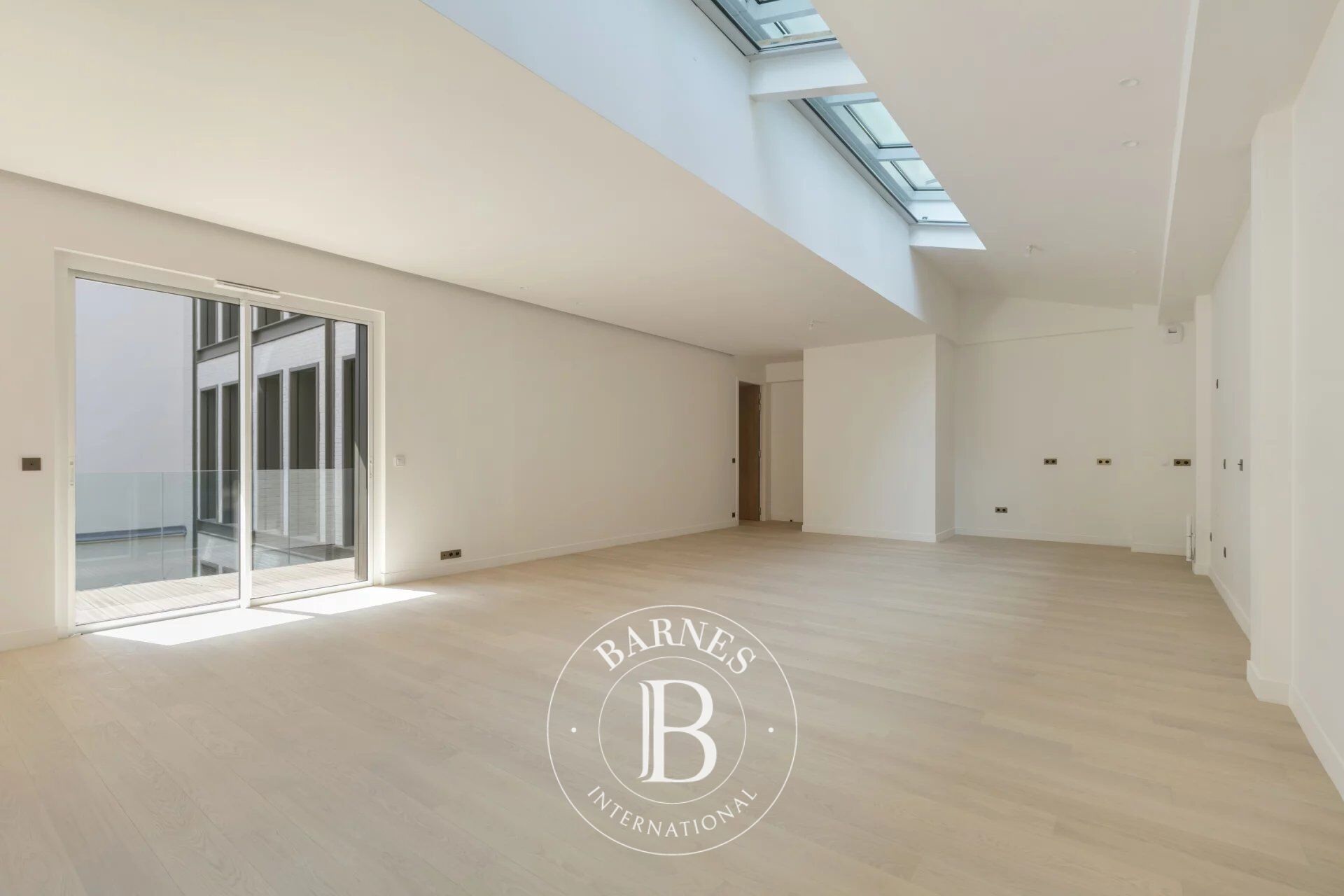 Paris 8th - Faubourg Saint-Honoré - New apartment - 2nd floor terrace - 2 bedrooms - picture 3