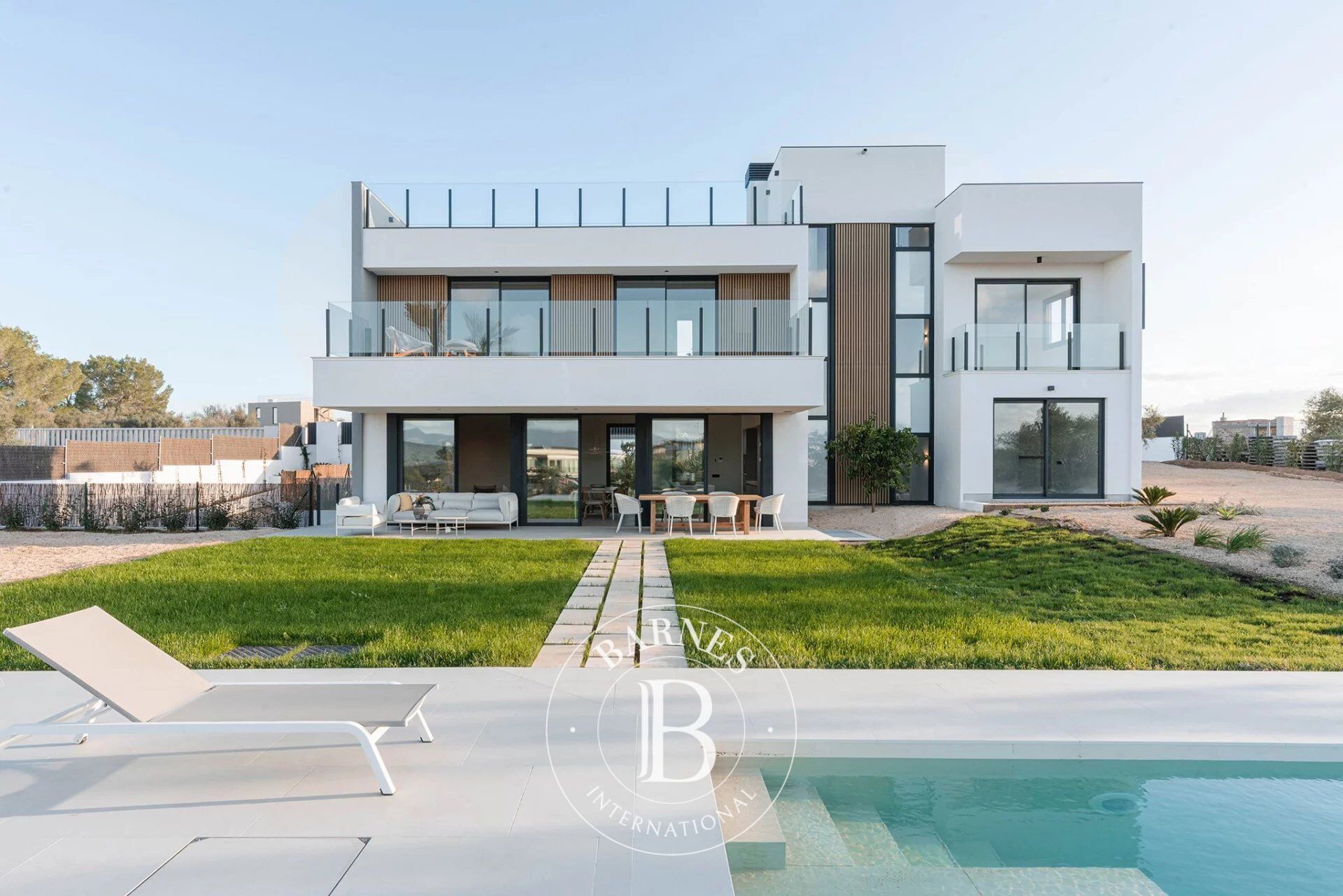 Refined Living Above the Bay of Palma - picture 1