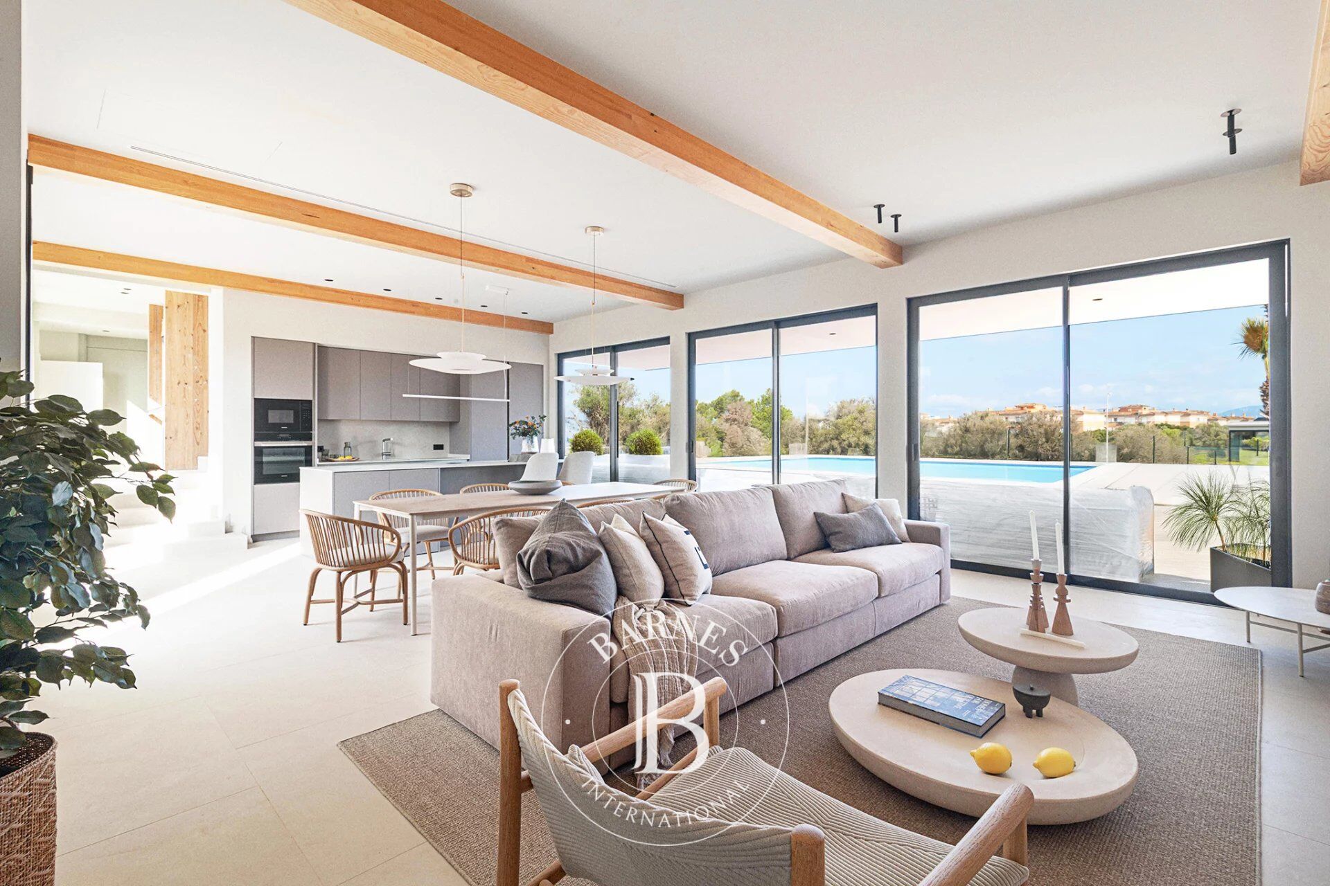 Refined Living Above the Bay of Palma - picture 2