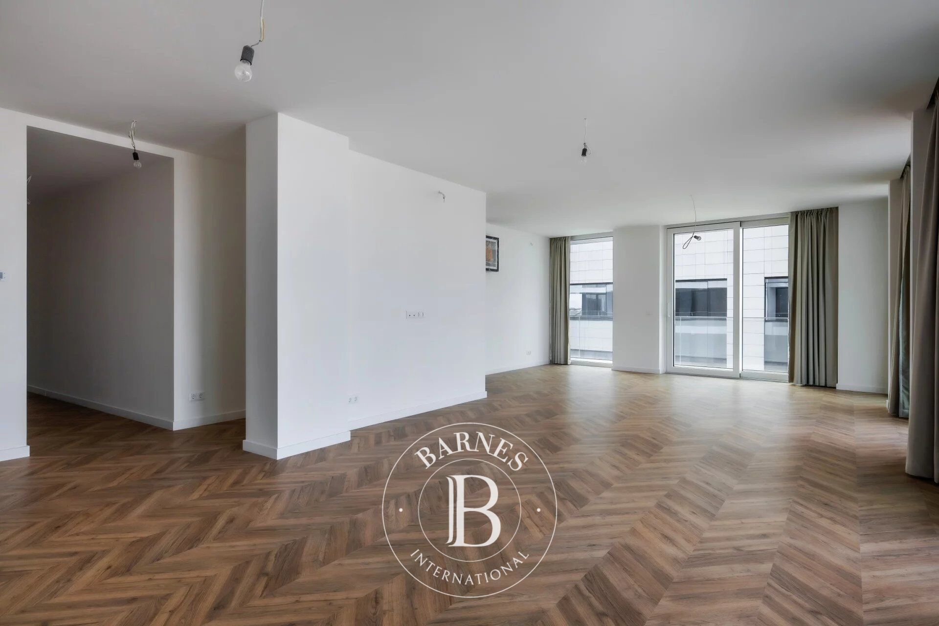 Infinity Residence: 3-Bedroom Luxury Apartment with Stunning Terrace and River-view Above the City - picture 3