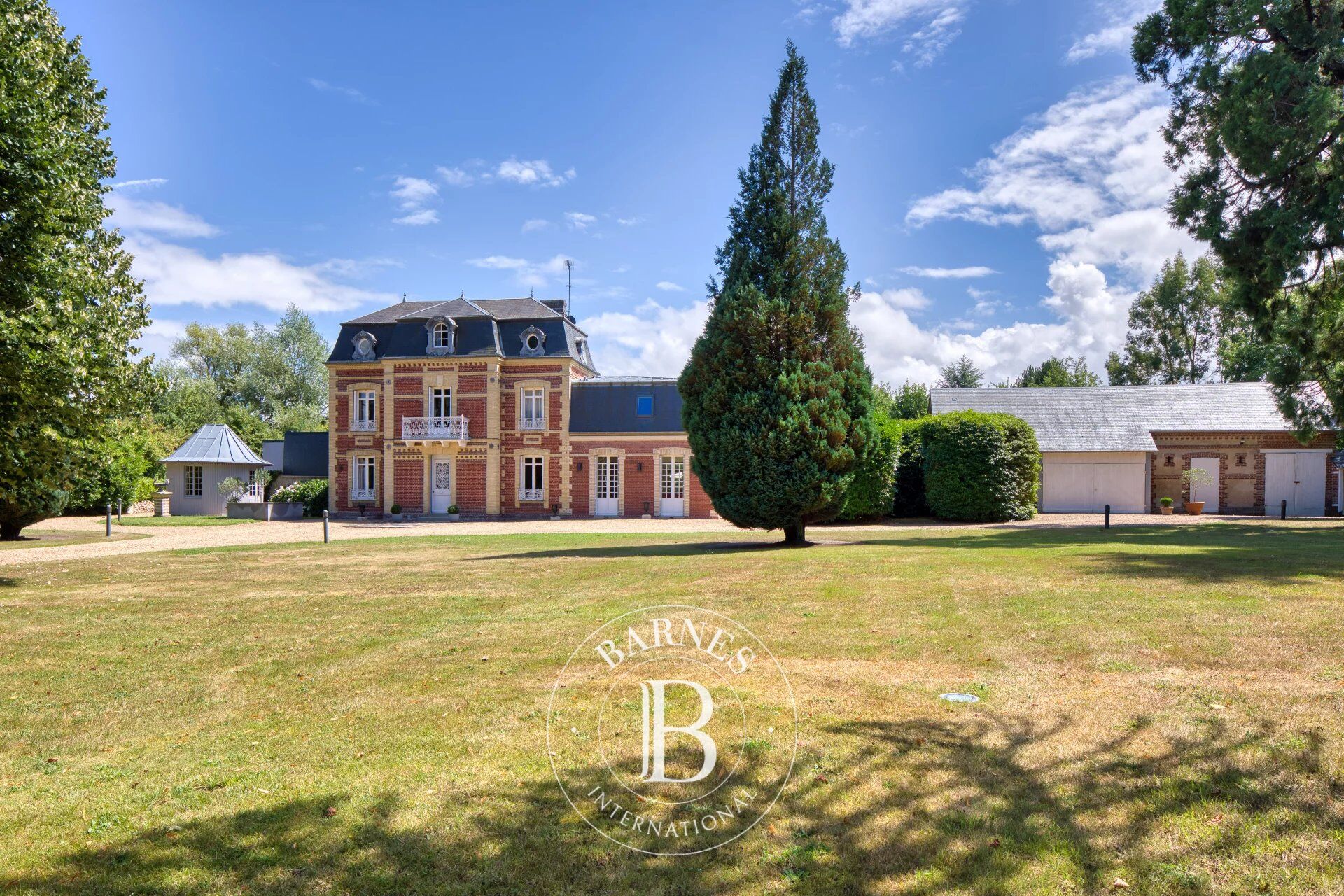 Finca Équemauville - picture 1