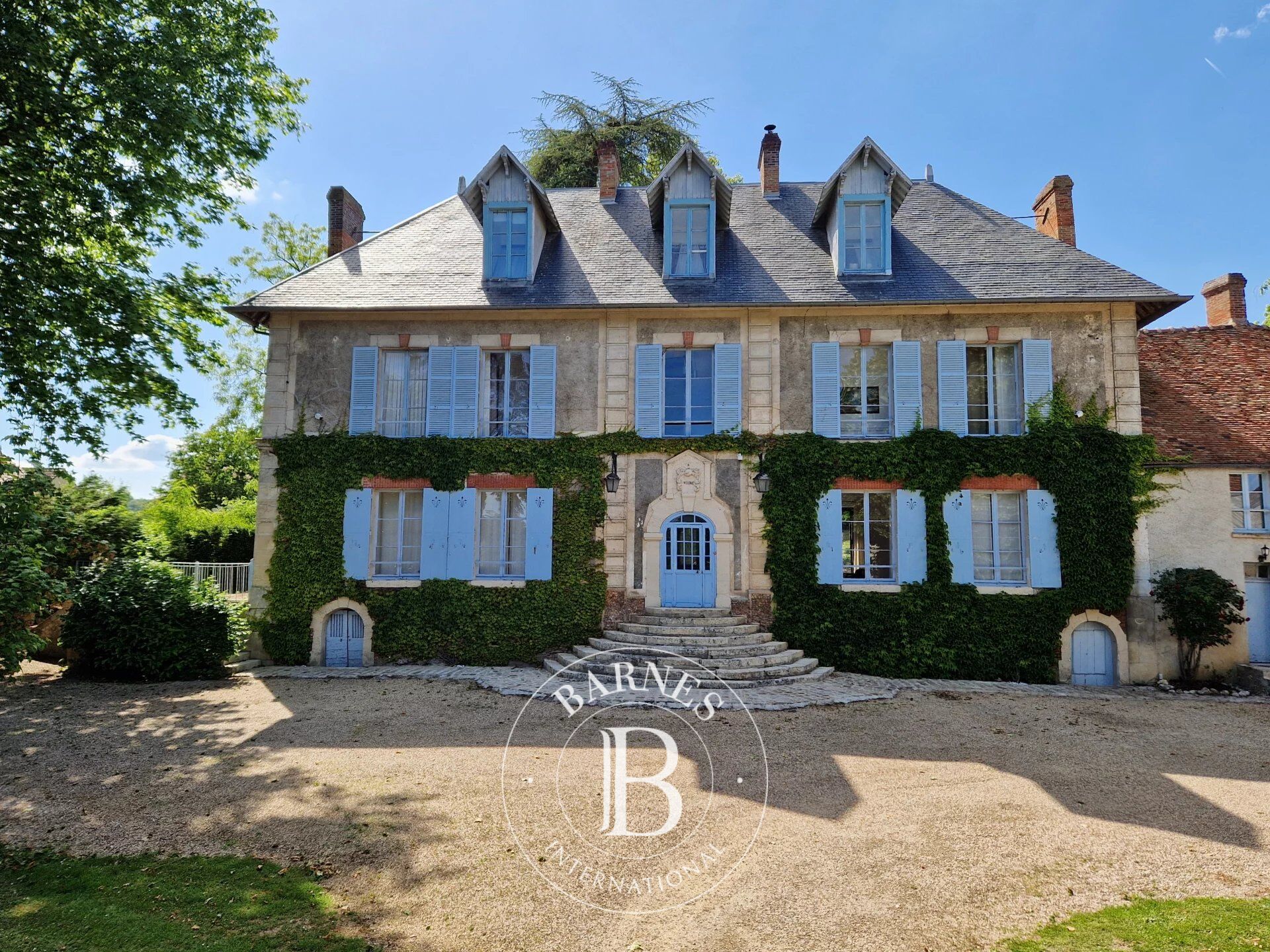 Vigny (95) -  Manoir XIXème siècle - Dépendances - picture 1