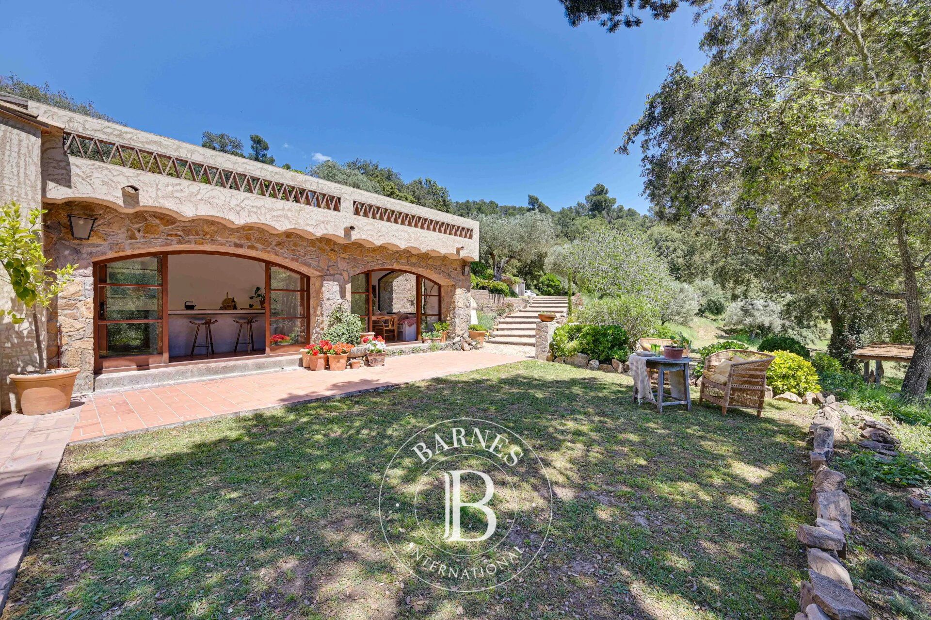 Exclusiva Masia Totalmente Reformada en Mont-ras, Baix Empordà - picture 1