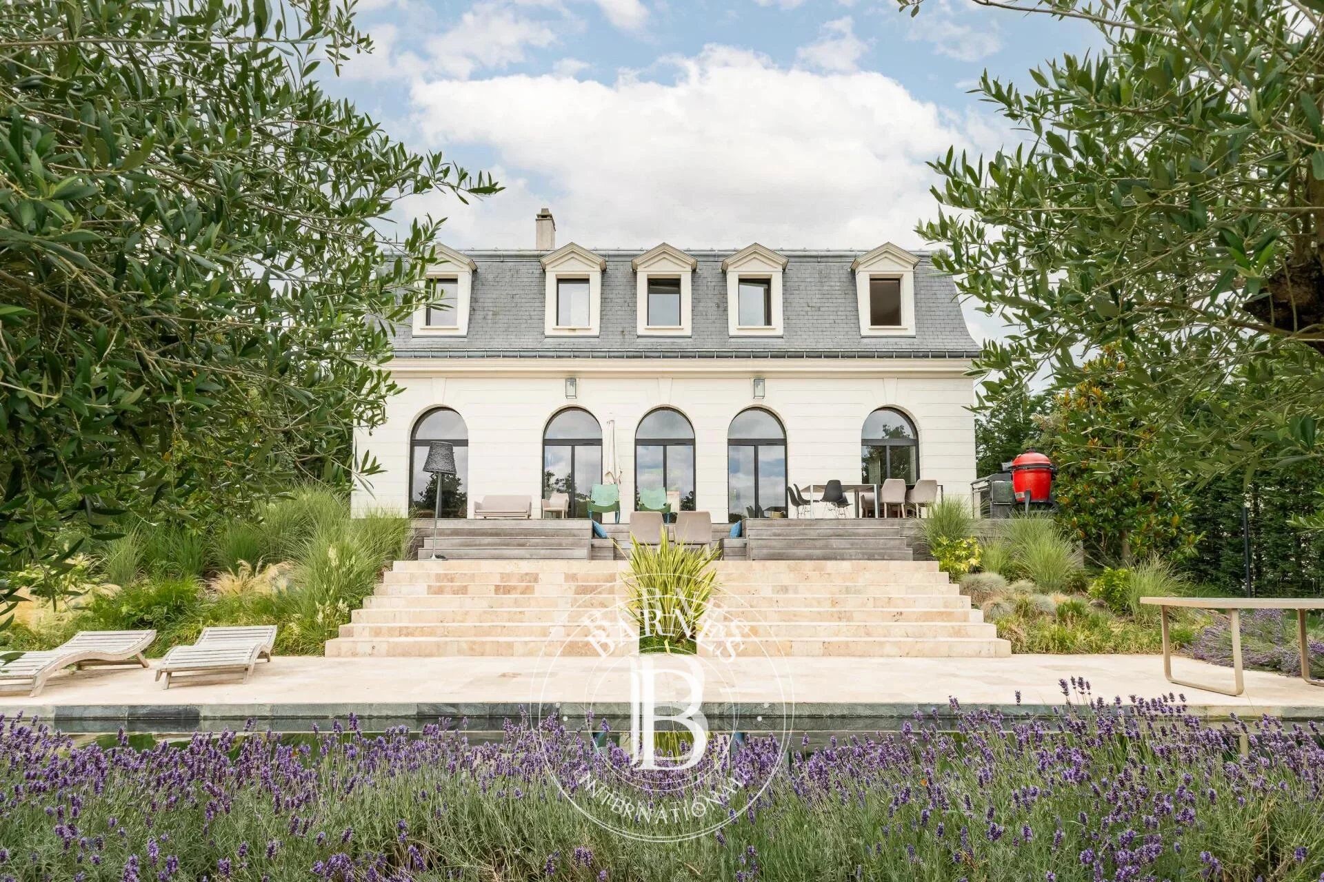 Orgeval – élégante villa mansart rénovée – 3300 m² de terrain – 240 m² – piscine & prestations haut de gamme - picture 1