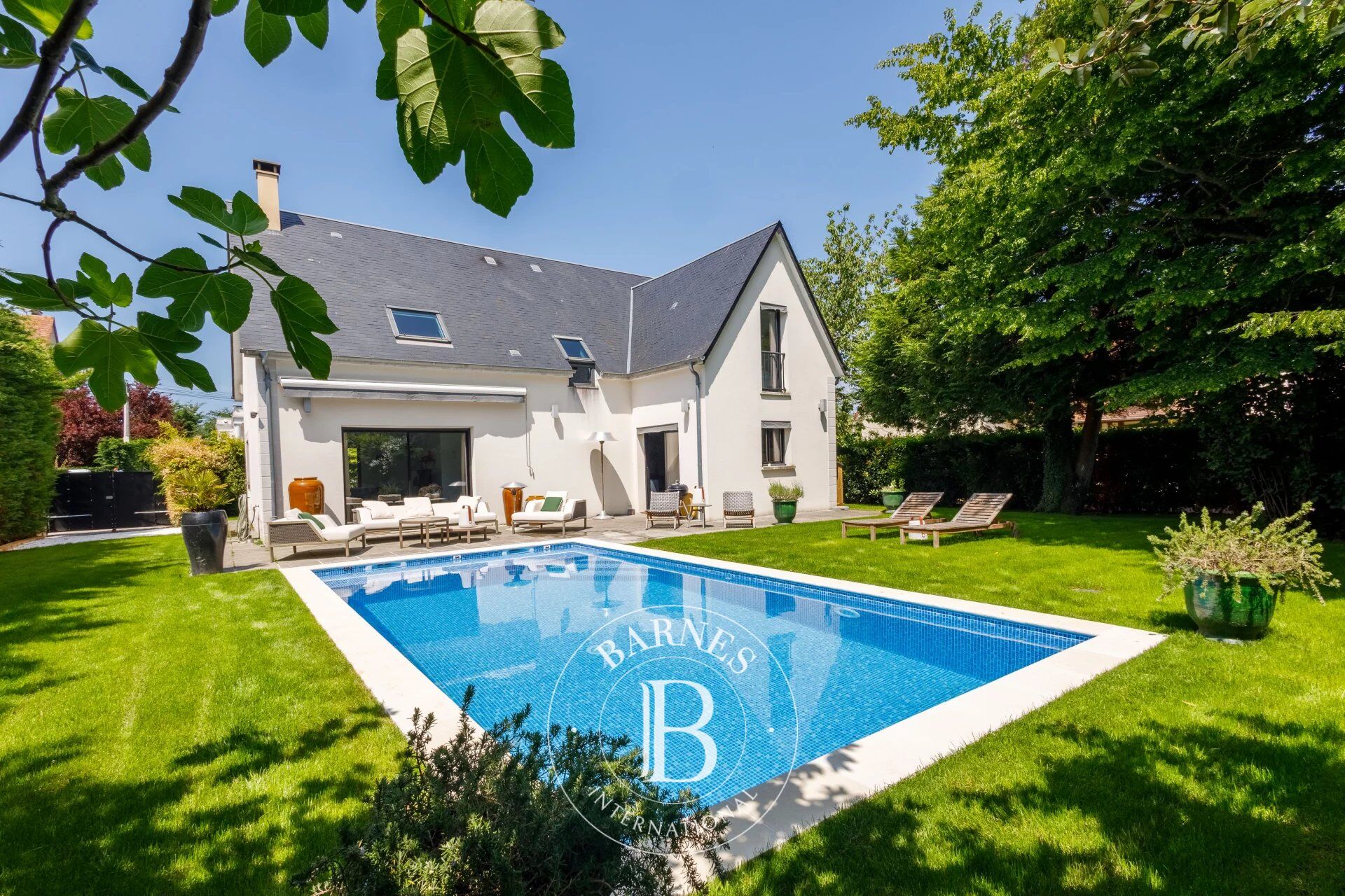 Deauville - 4-bed villa with pool, 800m (875 yards) from the beach, 636m² (6,846 sq ft) garden - picture 1