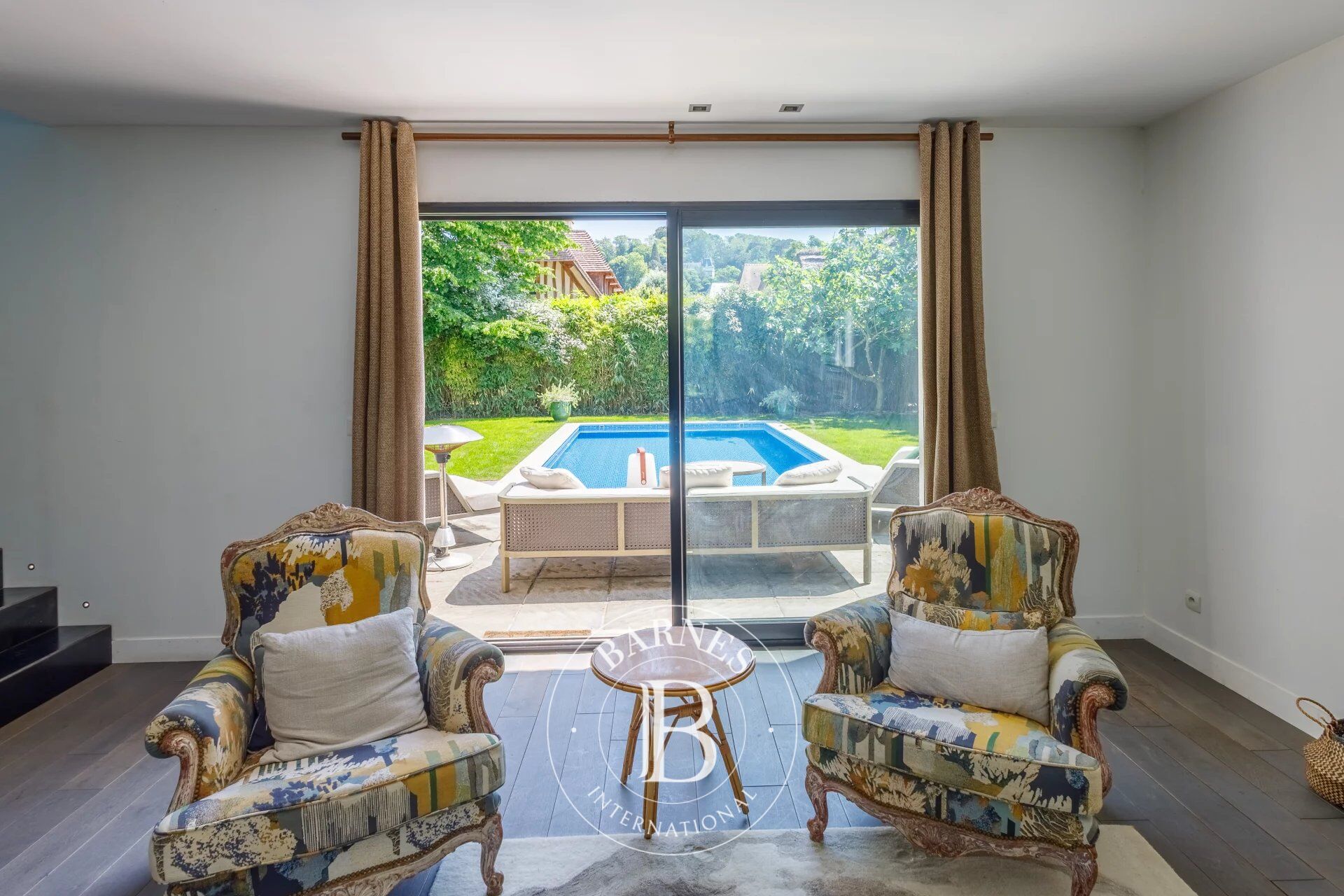 Deauville - 4-bed villa with pool, 800m (875 yards) from the beach, 636m² (6,846 sq ft) garden - picture 2