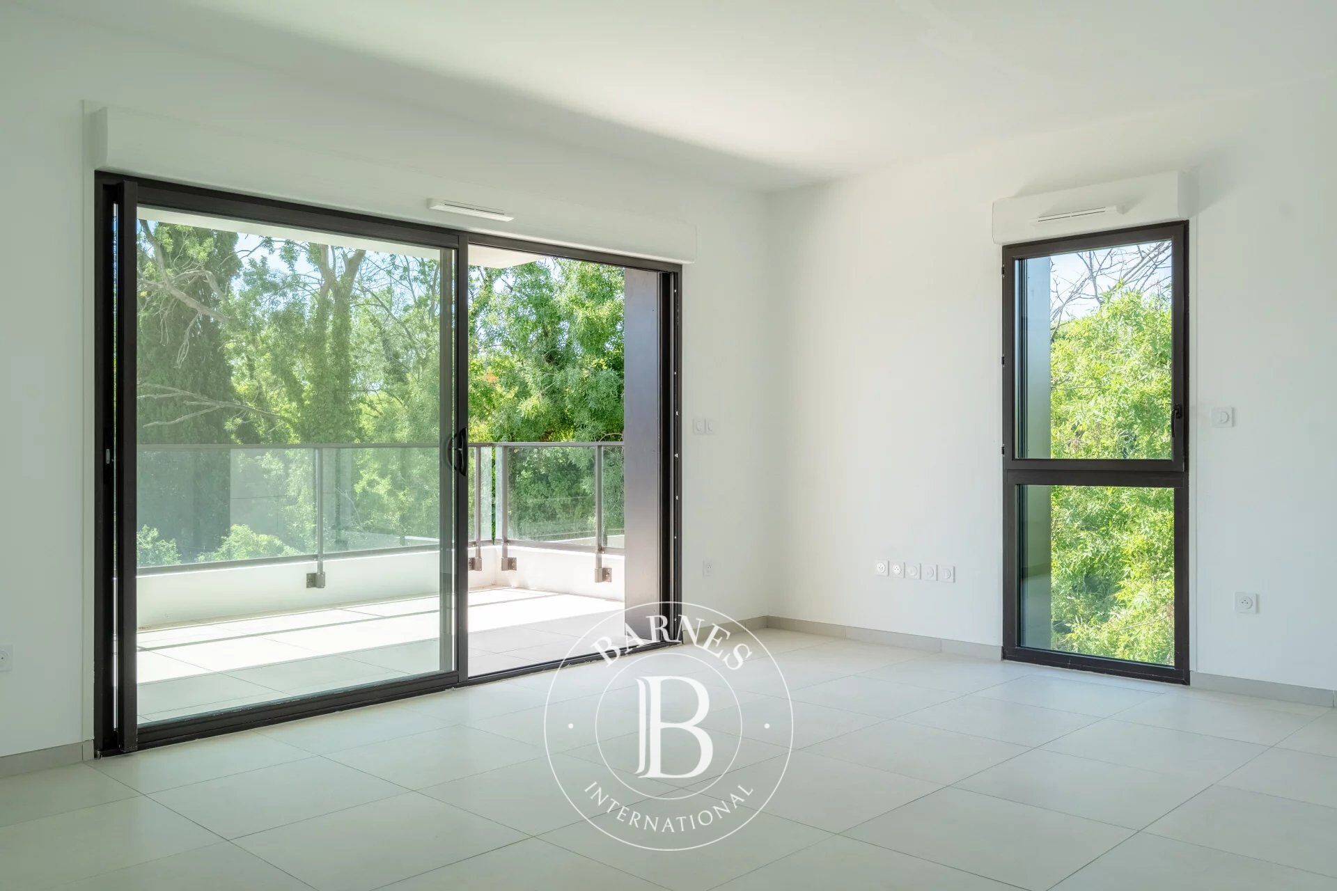 VENTE-APPARTEMENT-QUATRE PIECES-DERNIER ETAGE-TERRASSE- MARSEILLE 8e- - picture 3