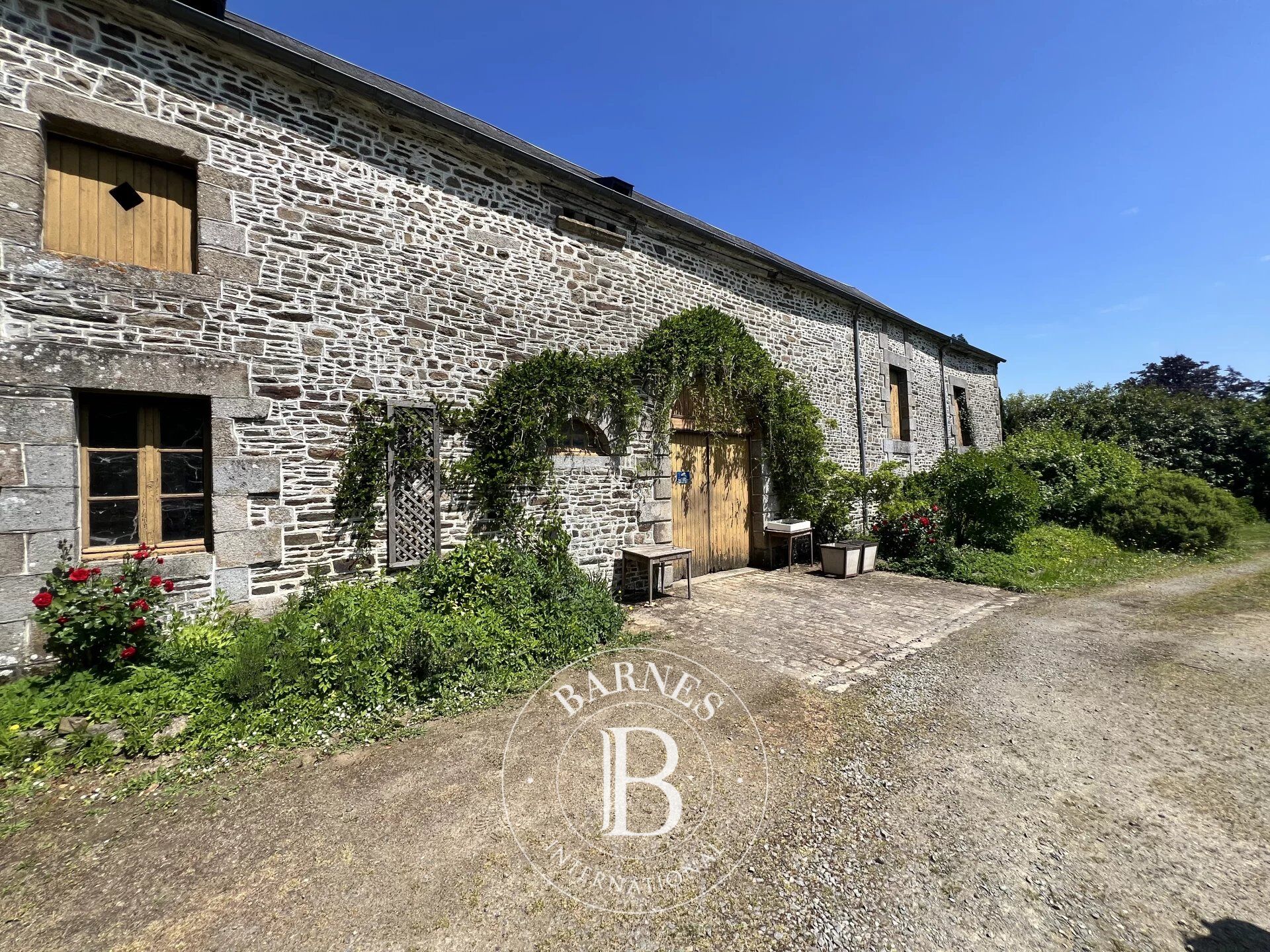 Castillo Isigny-le-Buat - picture 3