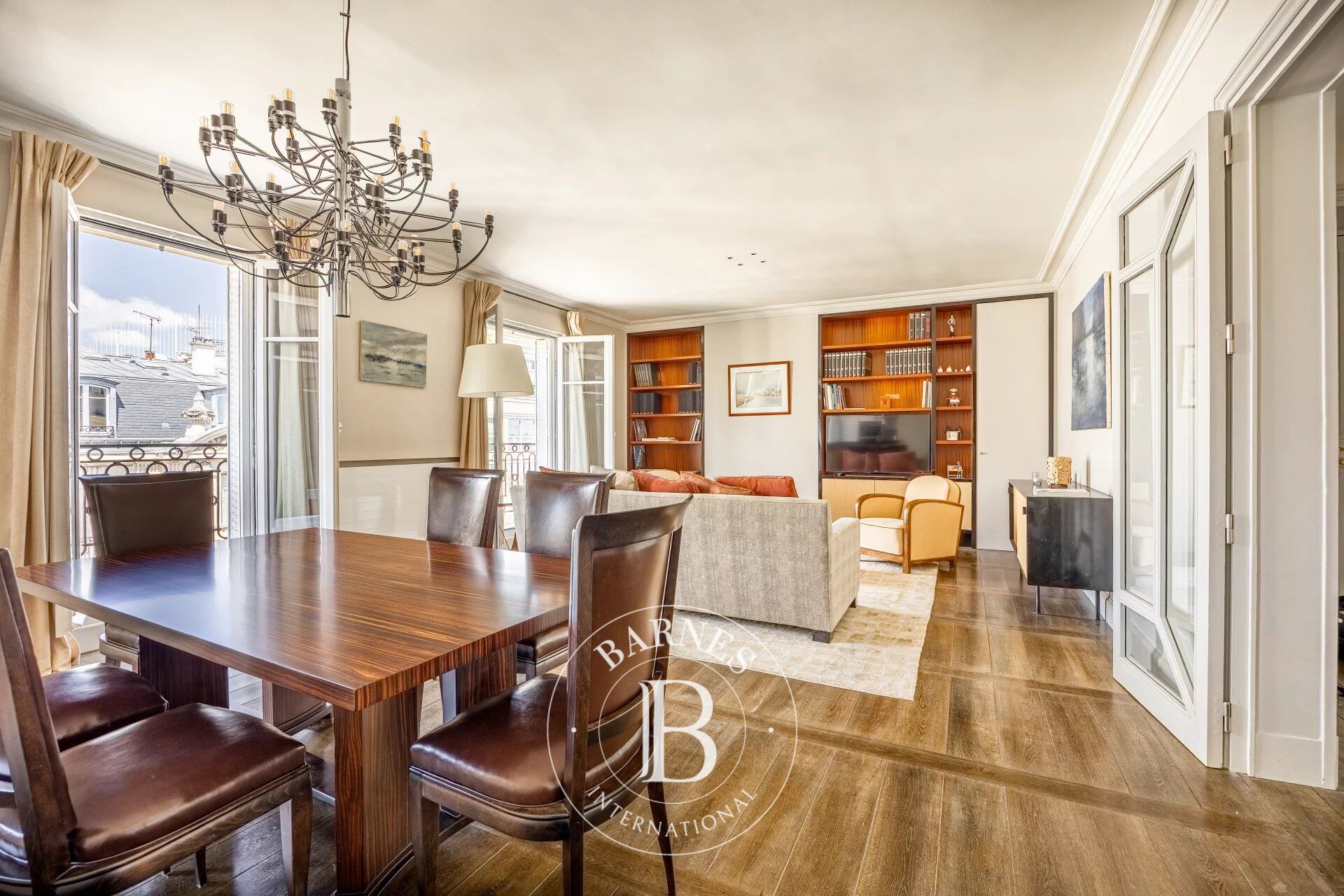 Paris 8th - Triangle d'Or - Duplex apartment on the 6th and 7th floor with a balcony - 3 Bedrooms / 2Baths - picture 2