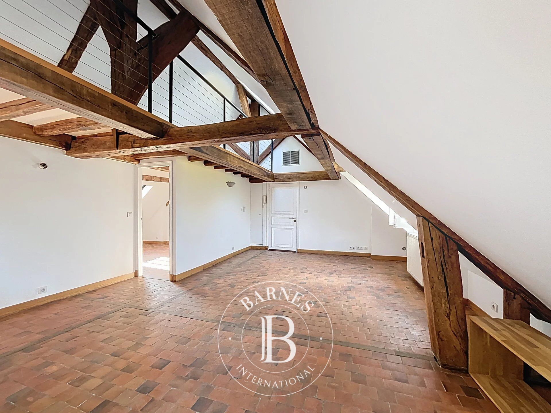 Versailles - unfurnished apartment - 2 bedrooms - mezzanine  - - picture 1